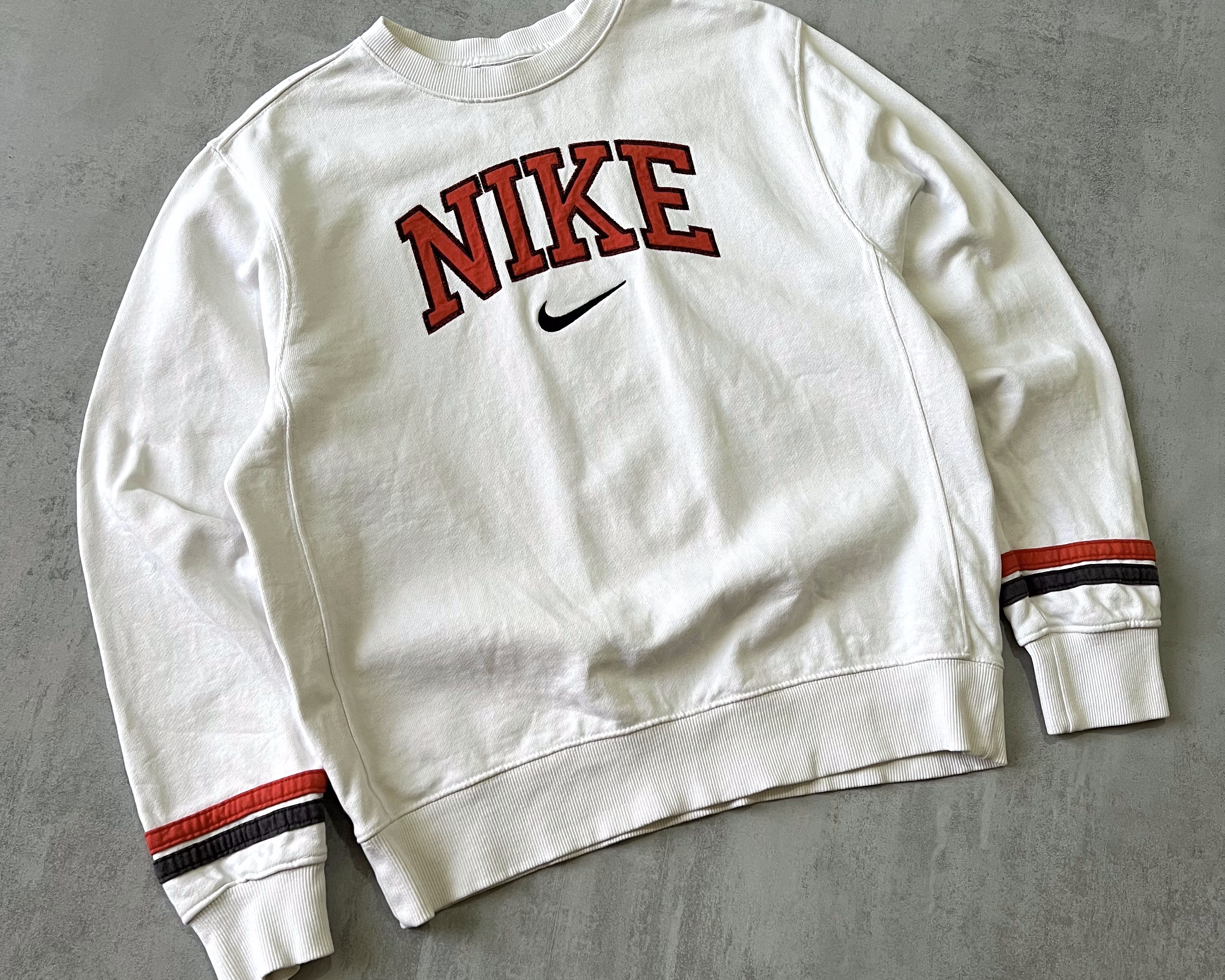 Nike 2000s embroidered sweatshirt (S)