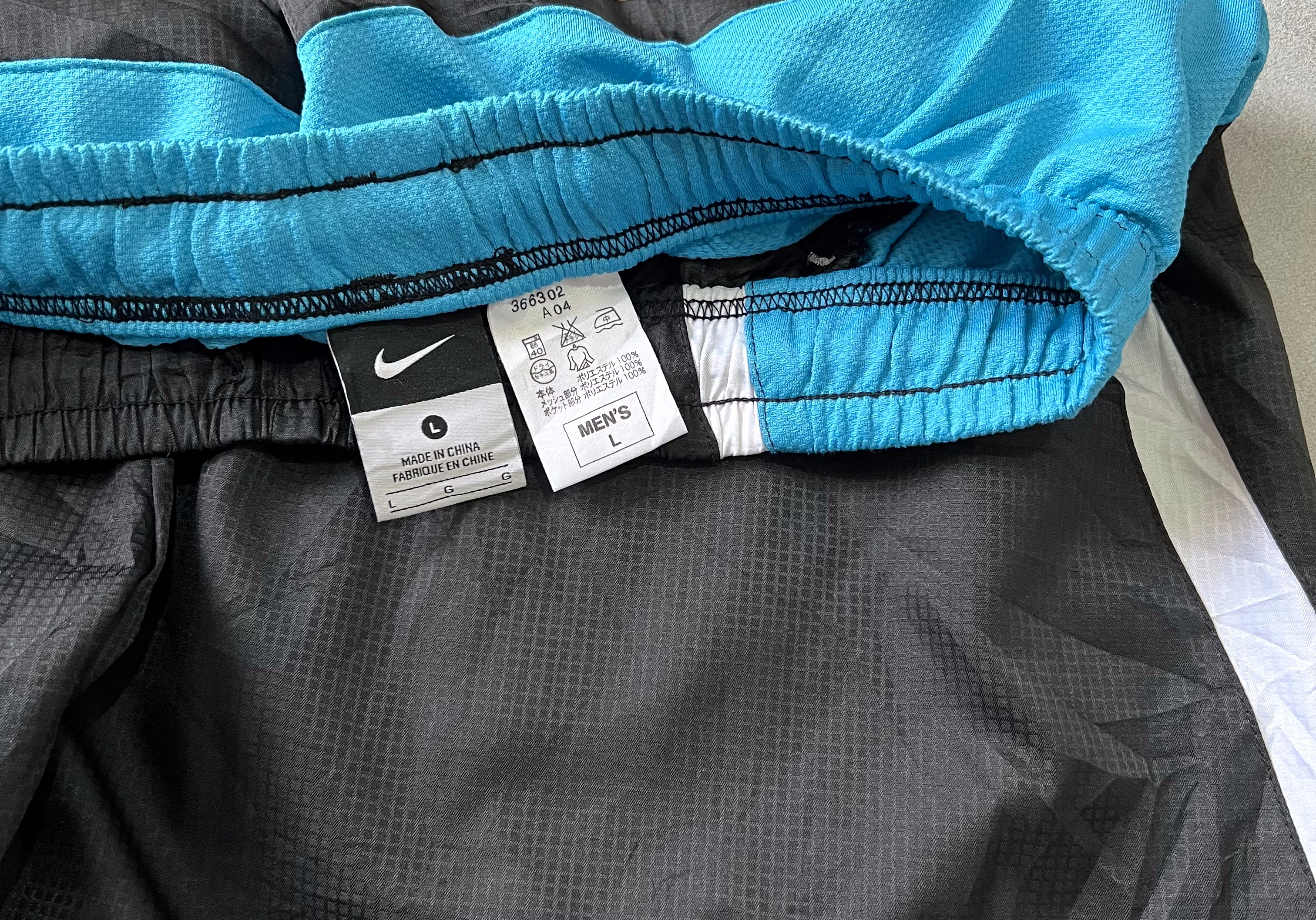 Nike RARE 2000s trackpants (L)