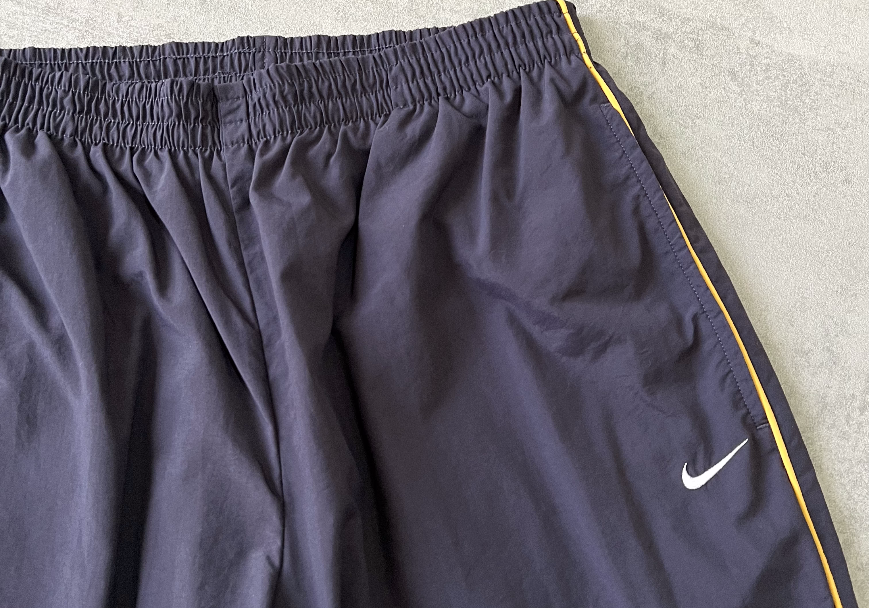 Nike 2000s trackpants (M)