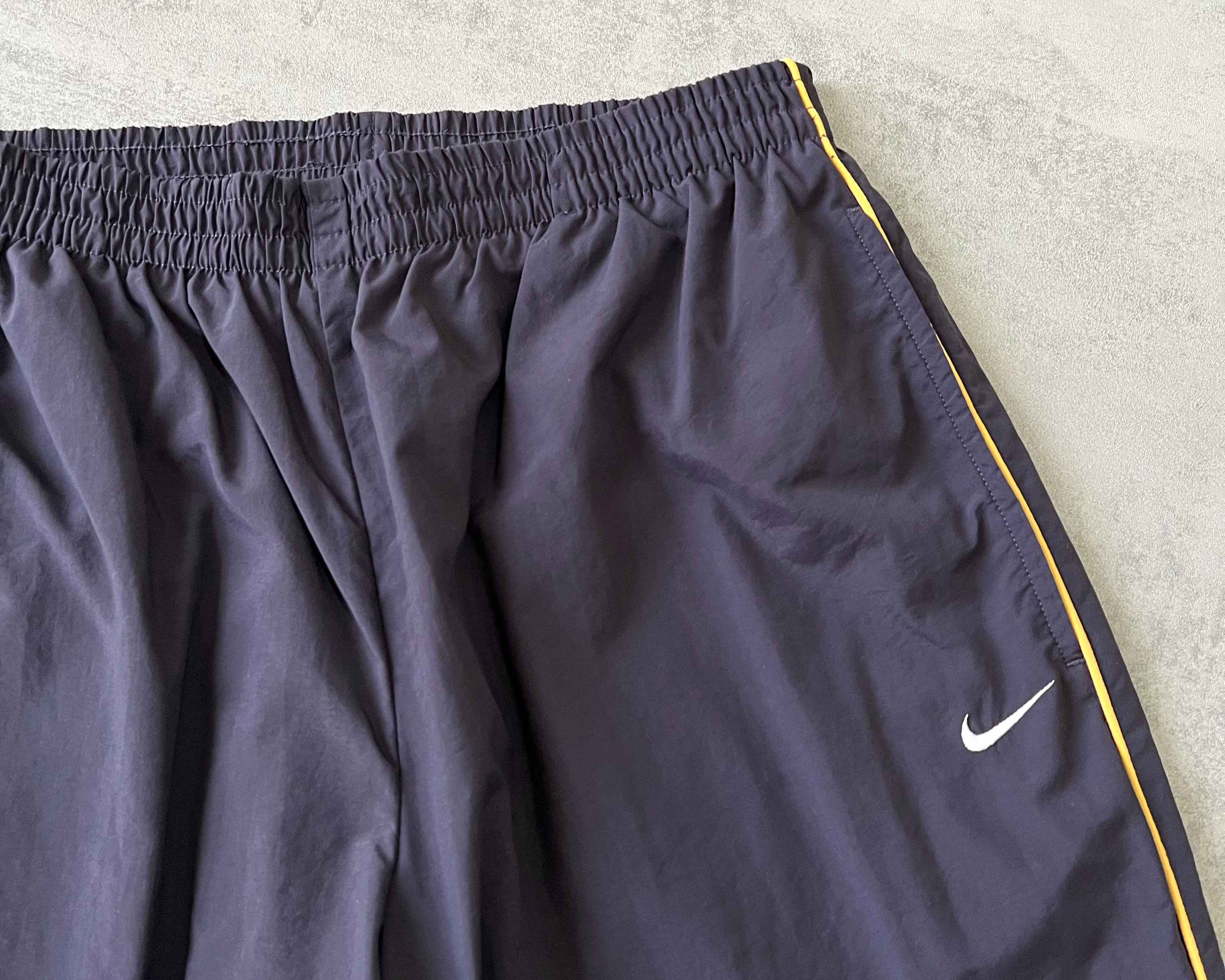 Nike 2000s trackpants (M)