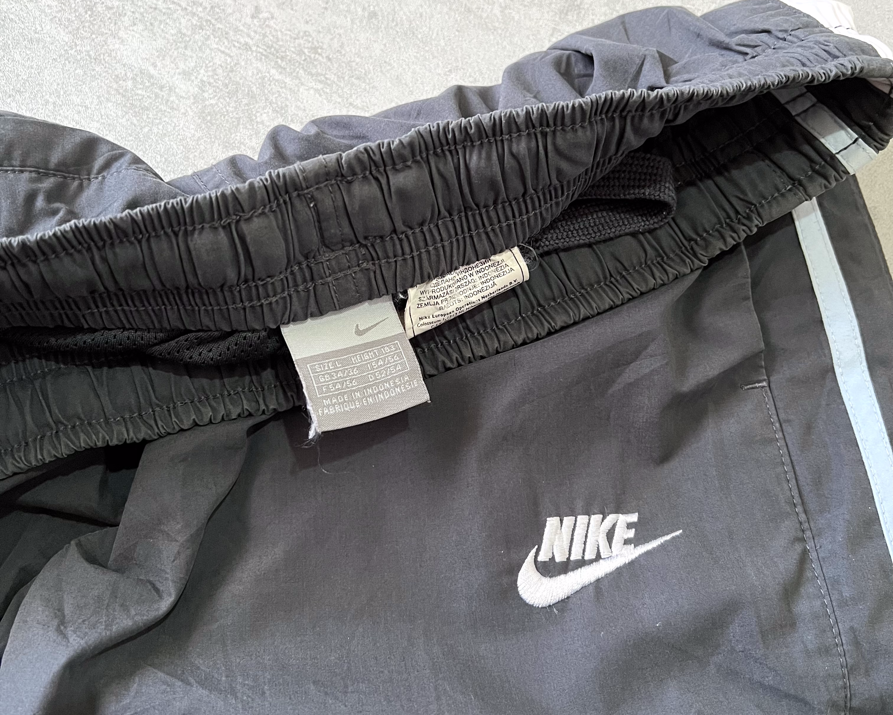 Nike 2000s track pants (L)