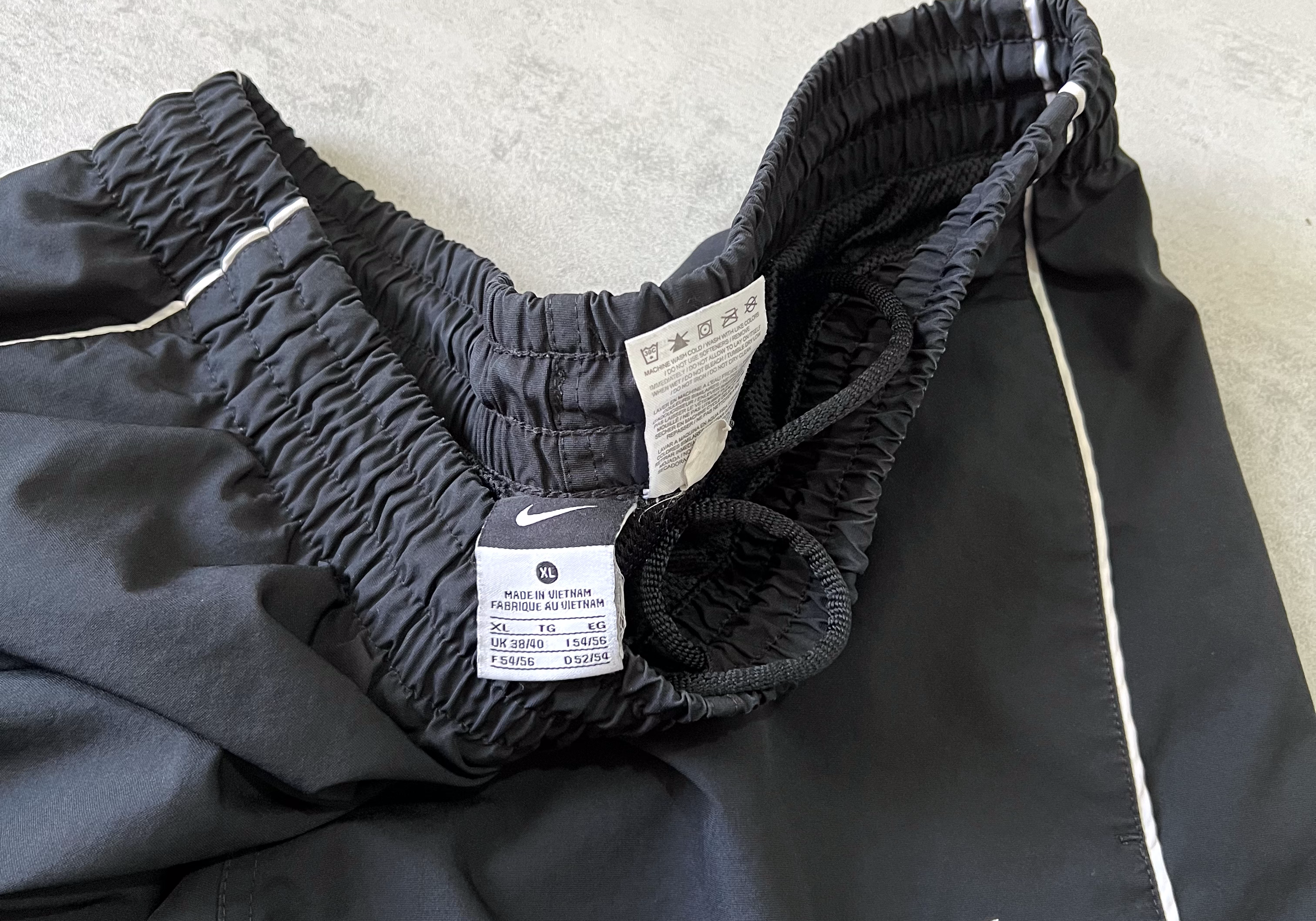 Nike RARE 2000s trackpants (XL)