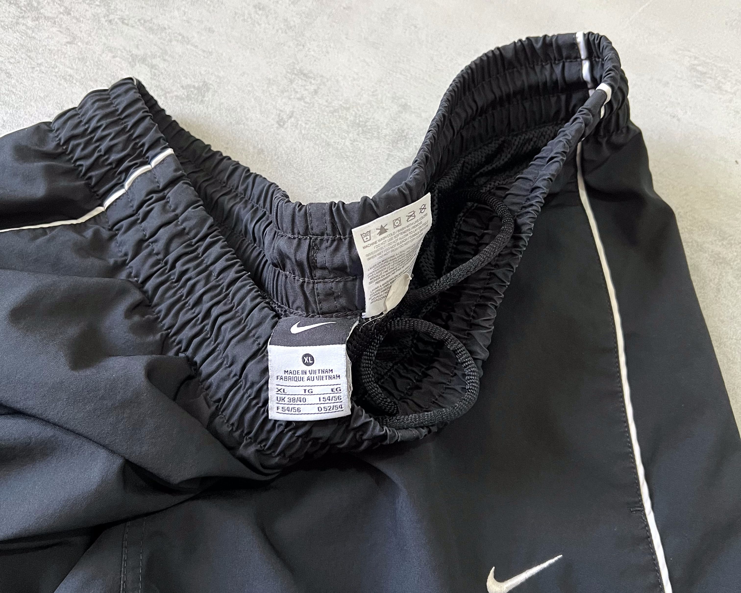 Nike RARE 2000s track pants (XL)