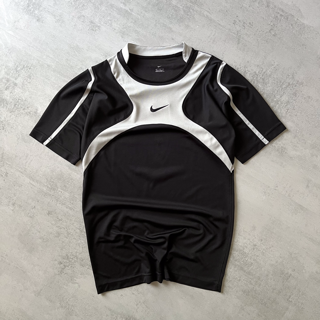 Nike central logo t-shirt (XL)