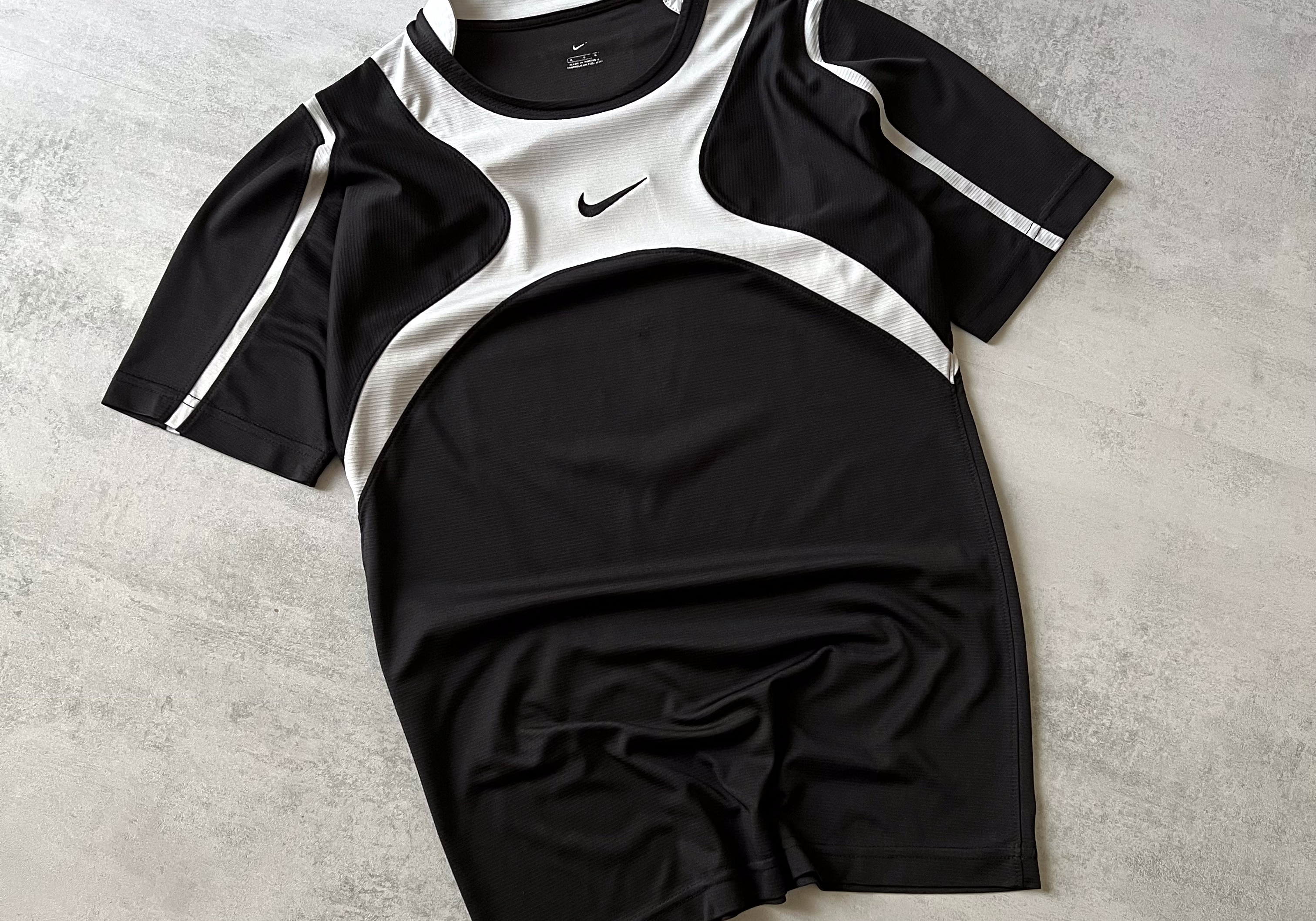 Nike central logo t-shirt (XL)