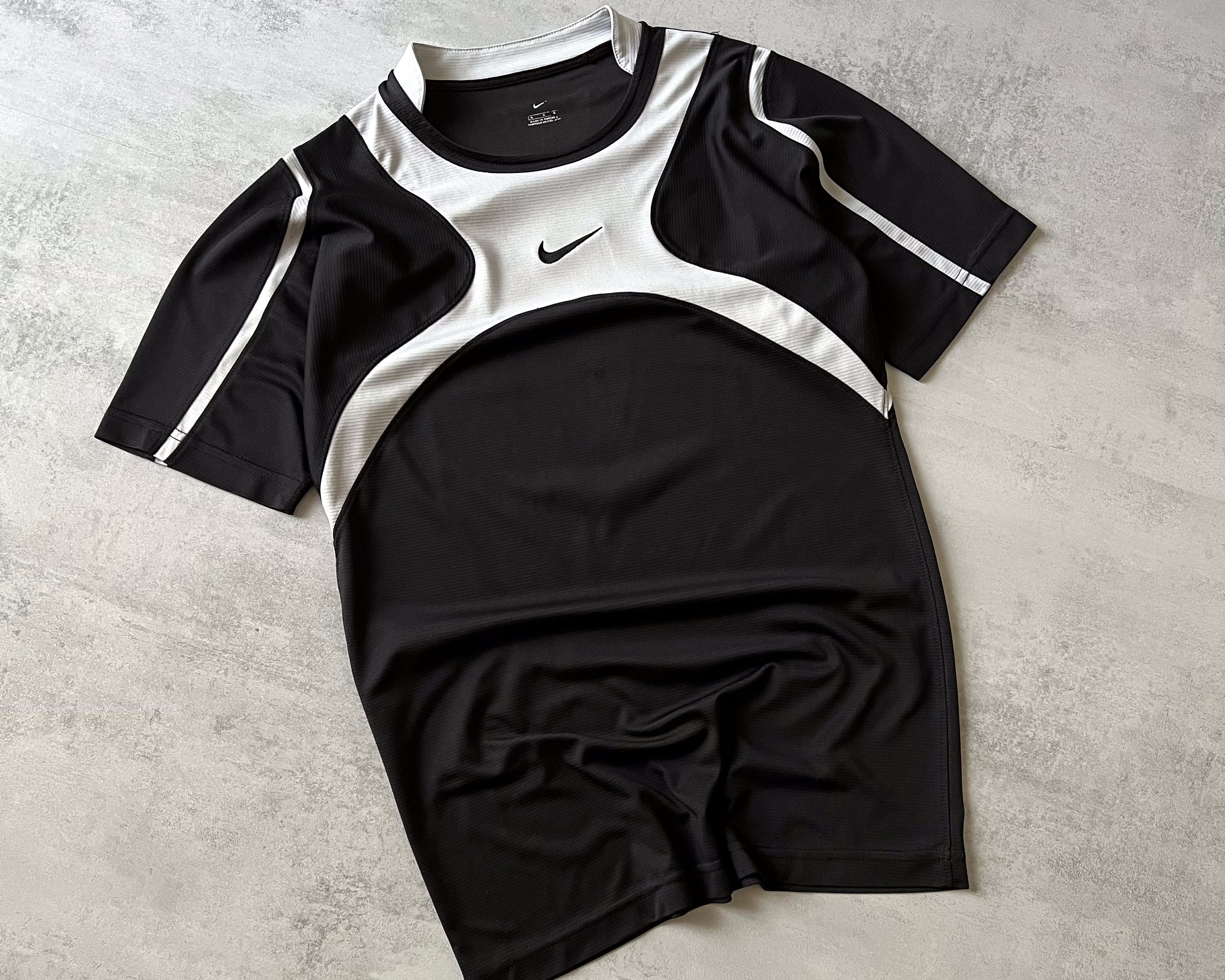 Nike central logo t-shirt (XL)