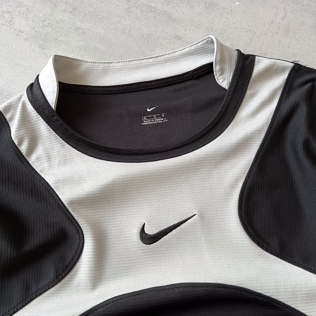 Nike central logo t-shirt (XL)