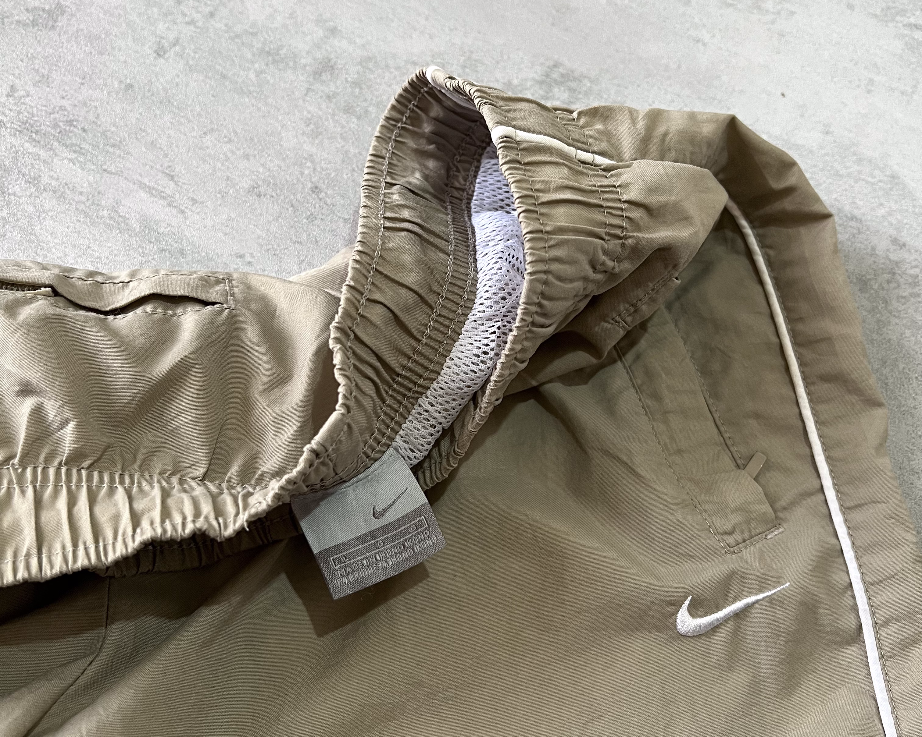 Nike 2000s track pants (L)
