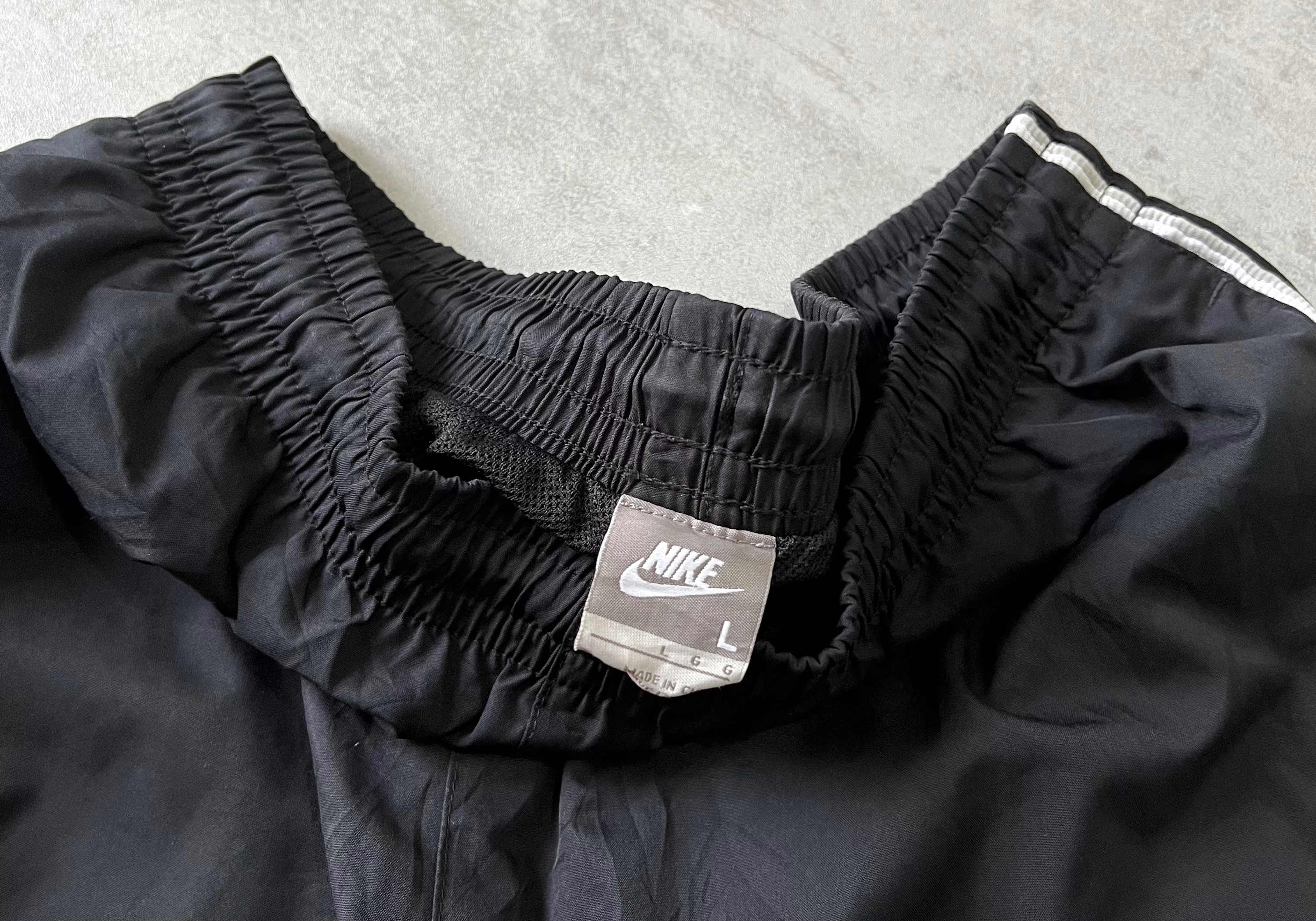 Nike 2000s trackpants (L)