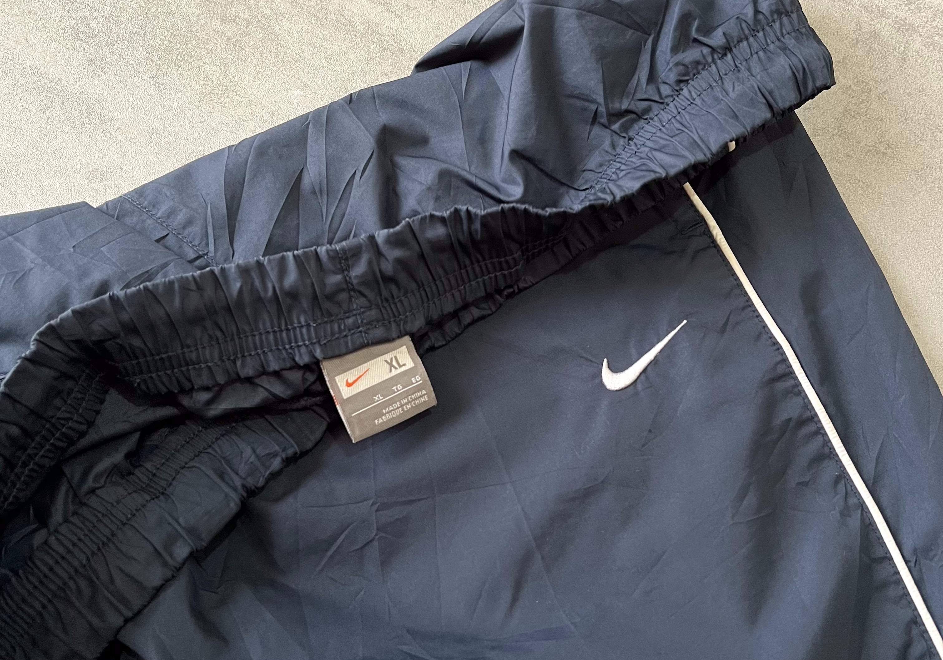 Nike RARE 2000s trackpants (XL)