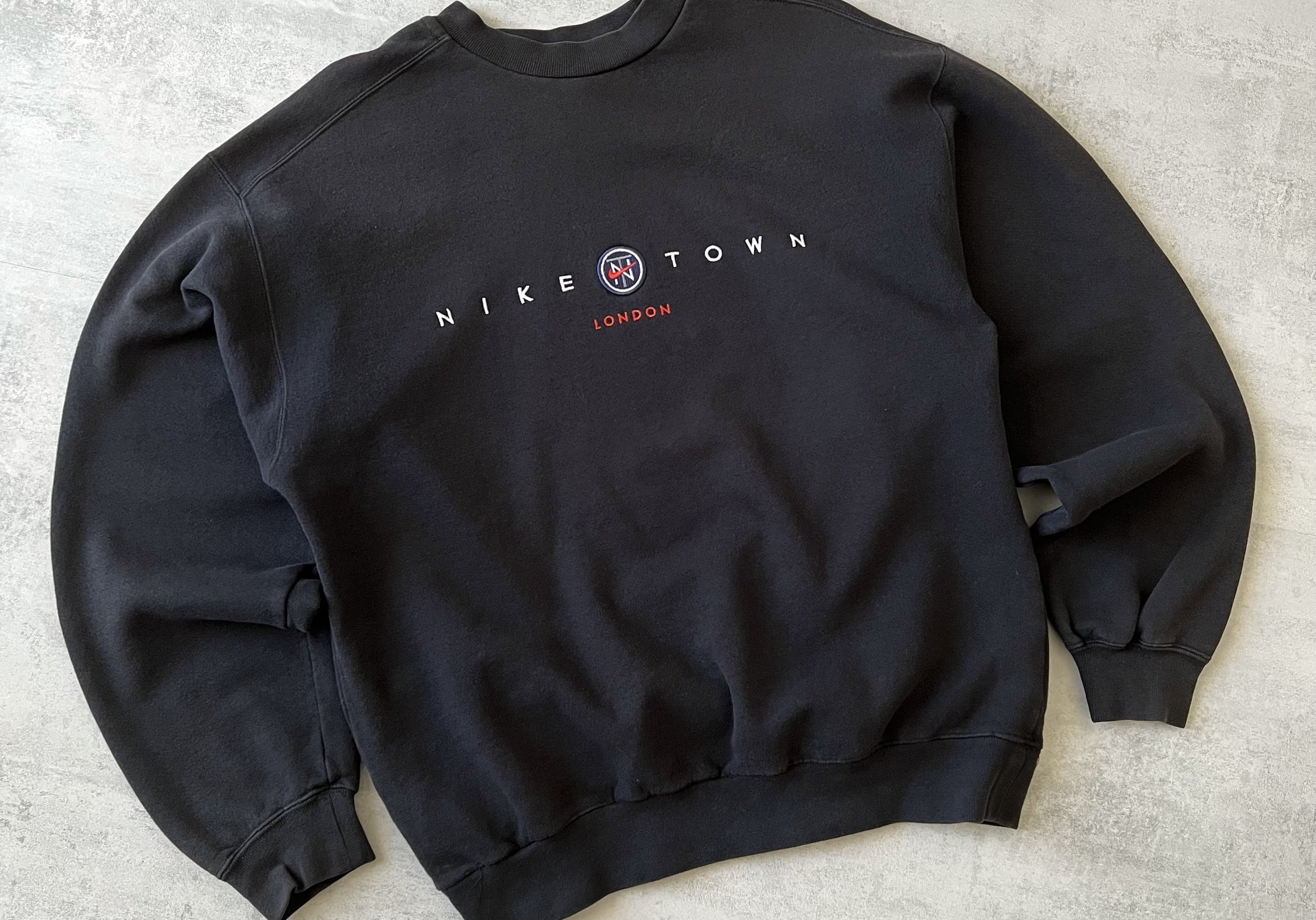 Nike Town London RARE 2000s sweatshirt (M)