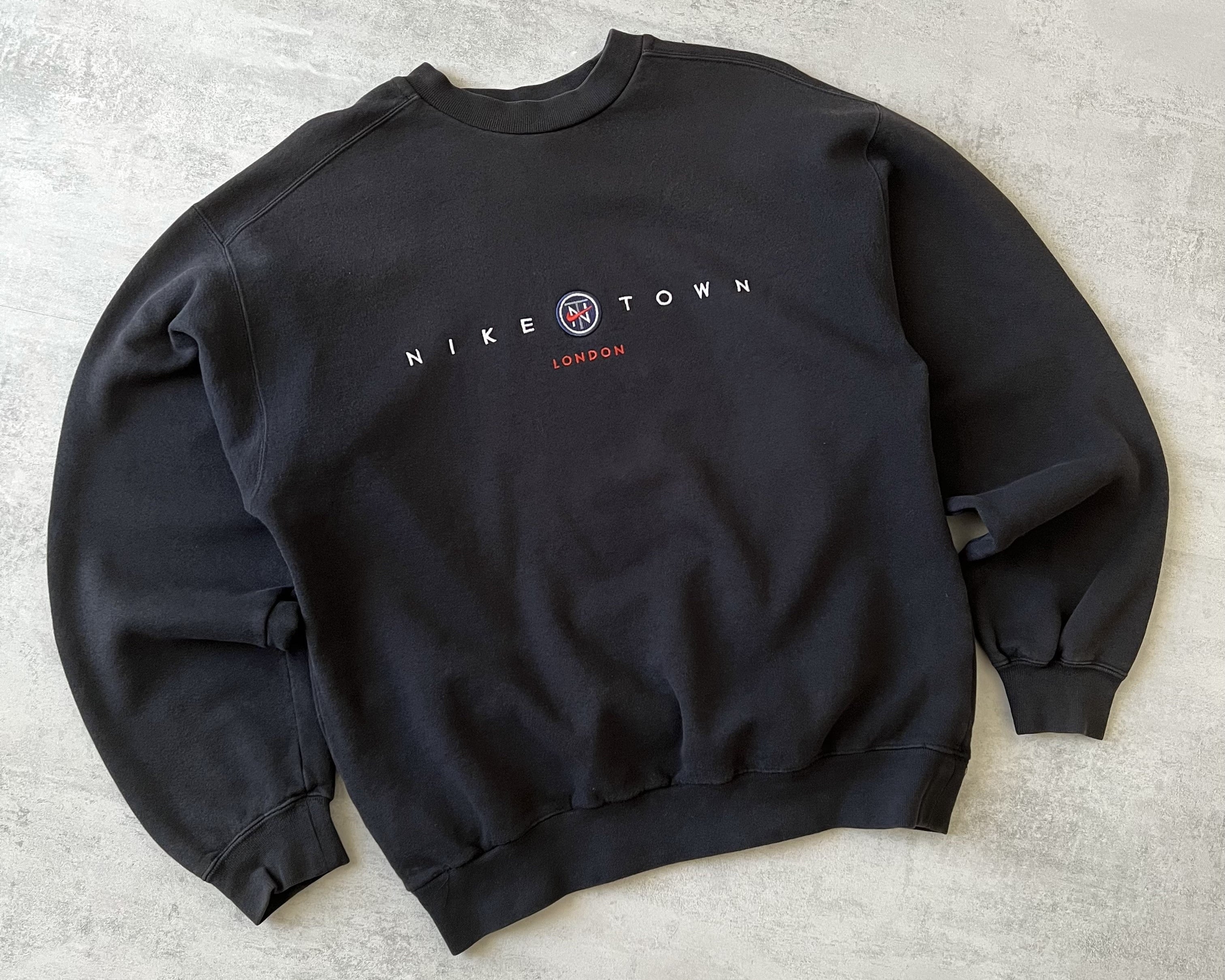 Nike Town London RARE 2000s sweatshirt (M)