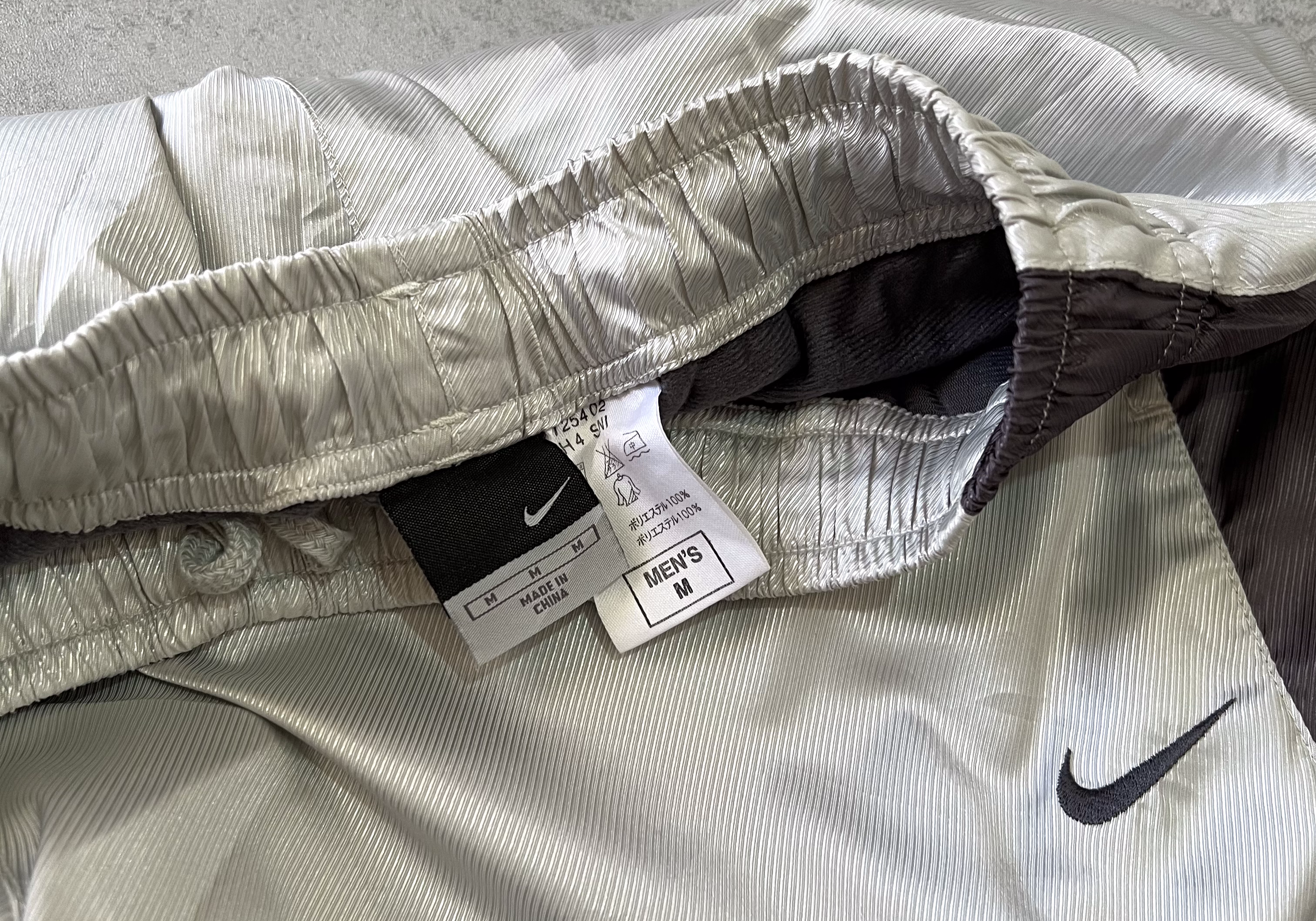 Nike RARE 2000s trackpants (M)