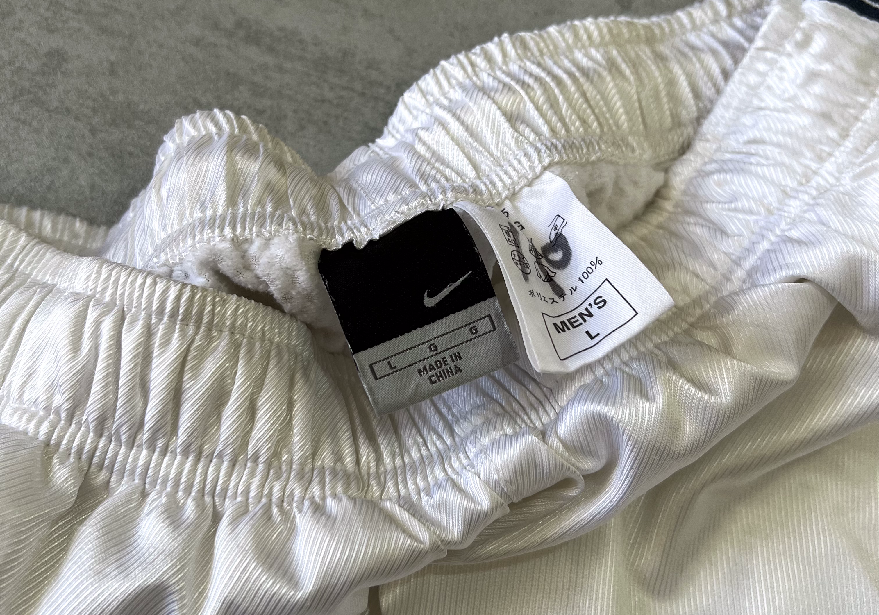 Nike RARE 2000s trackpants (L)