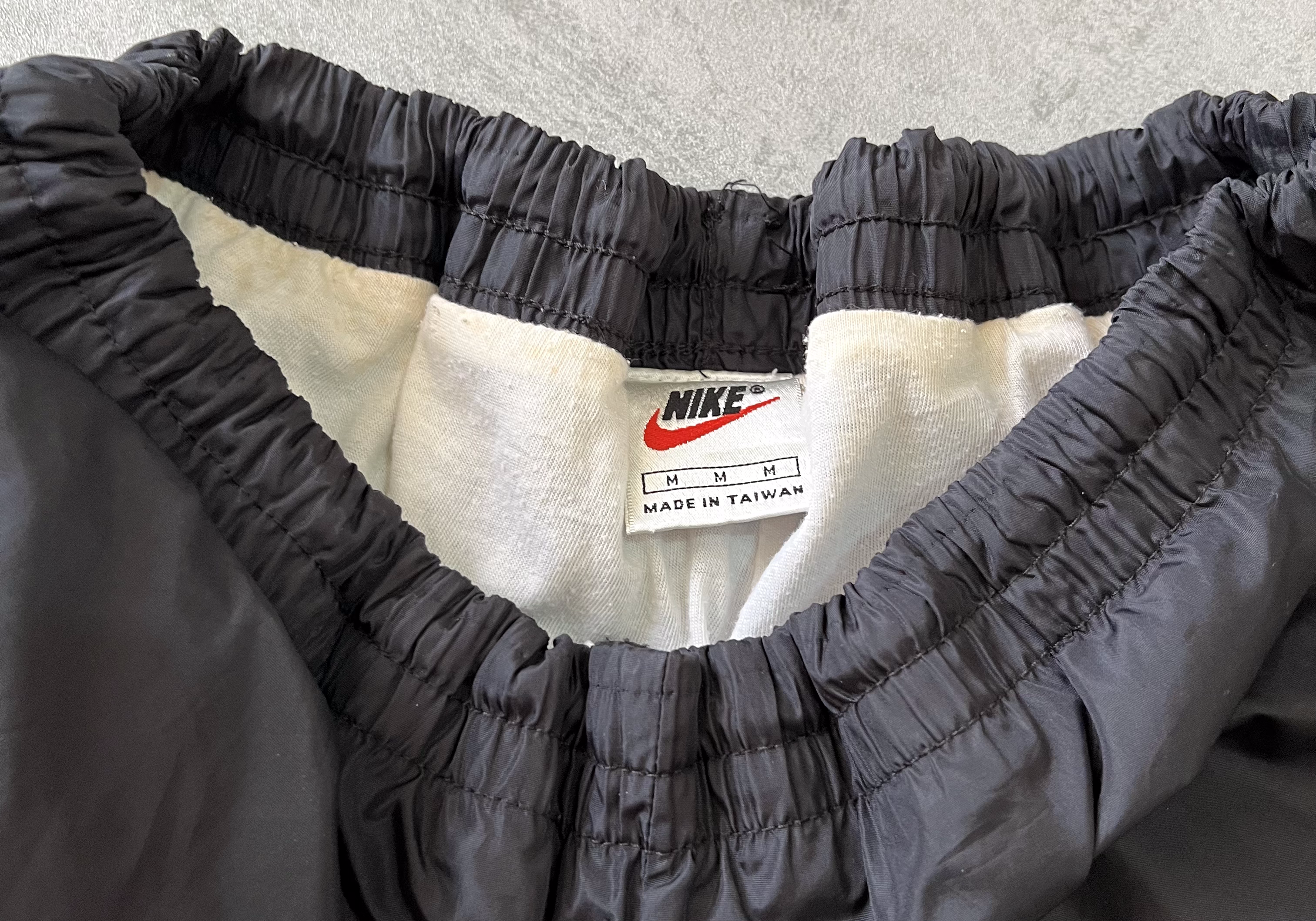 Nike 1990s double swoosh trackpants (M)
