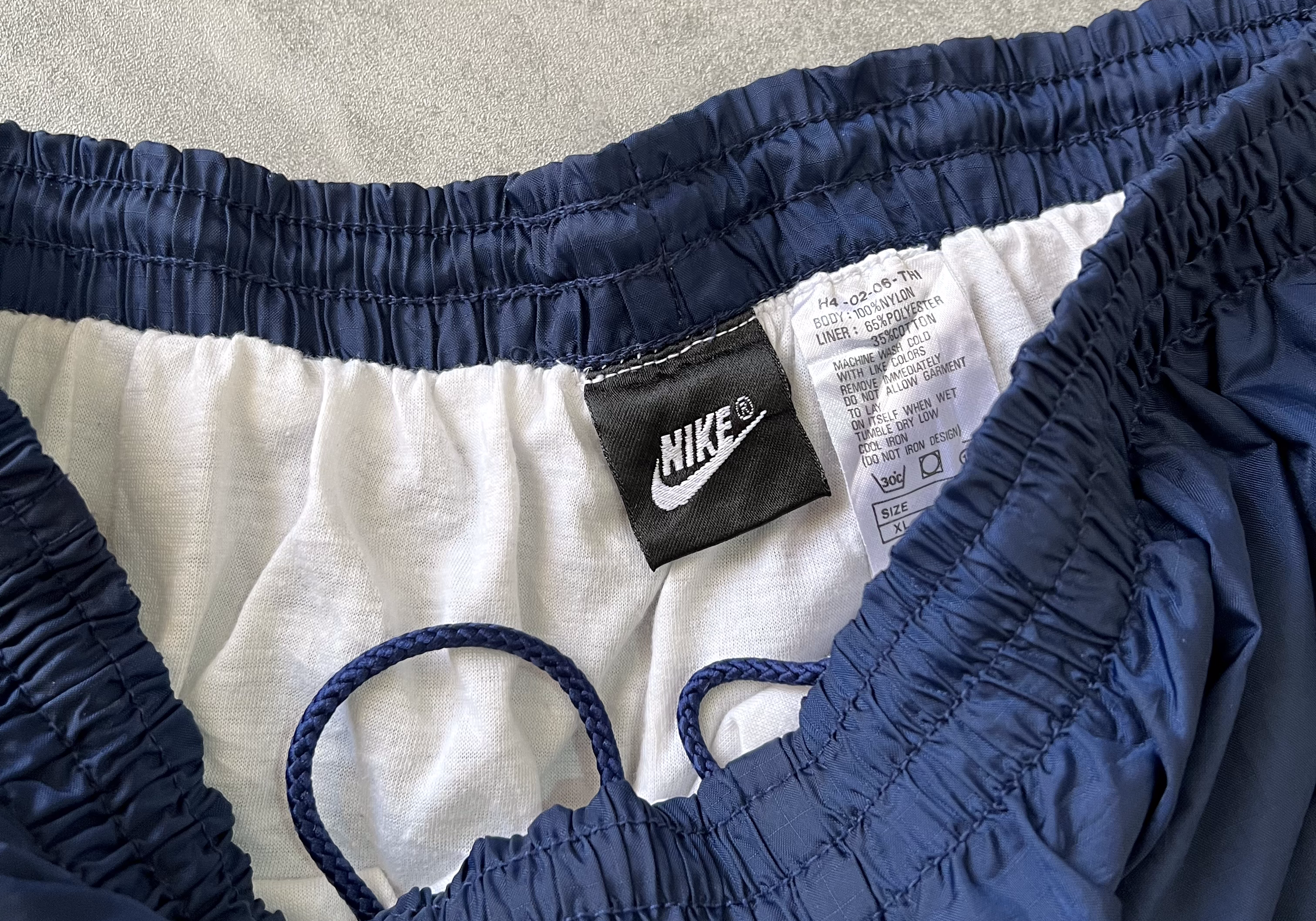 Nike 2000s trackpants (XL)
