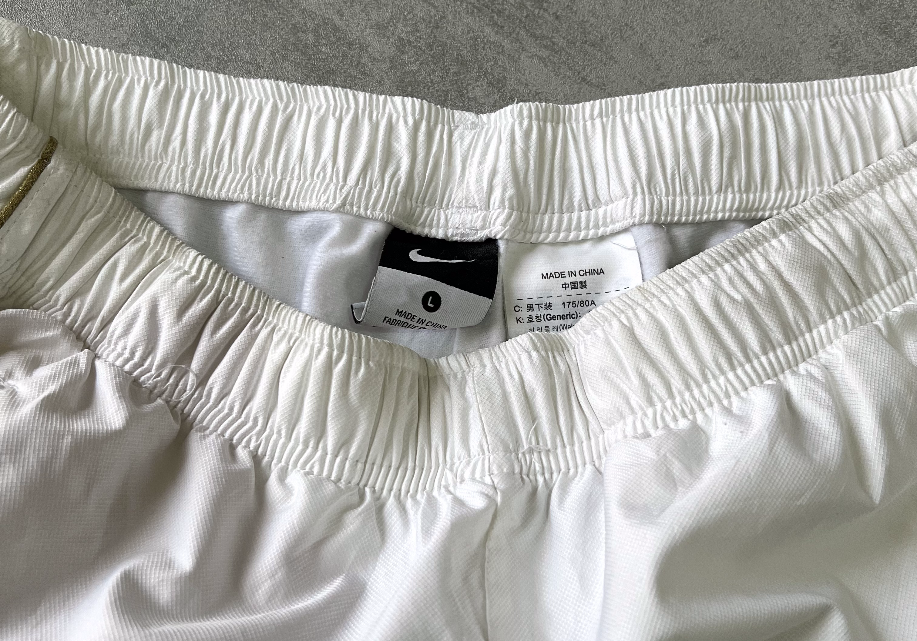 Nike 2000s trackpants (L)