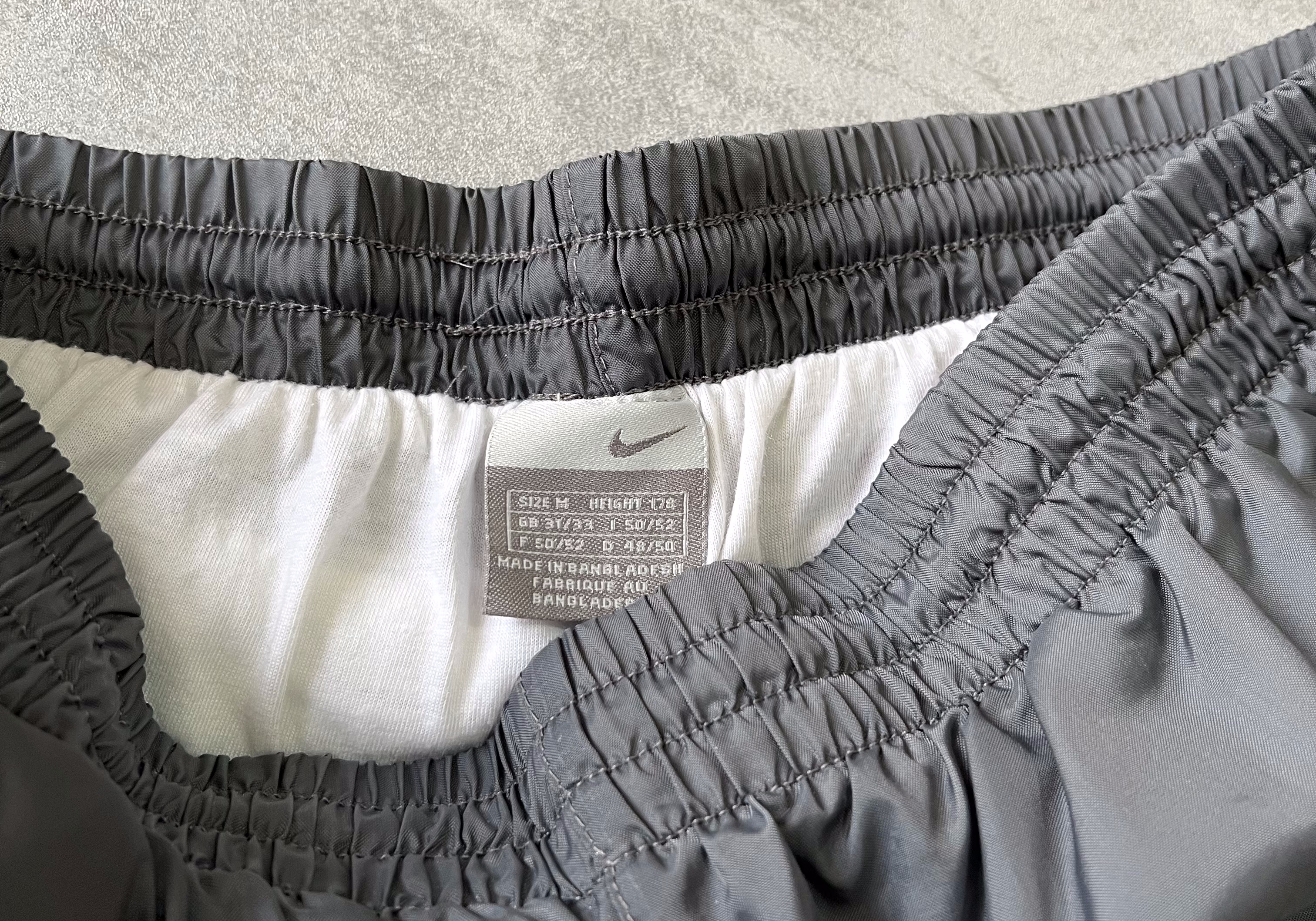 Nike RARE 2000s trackpants (M)