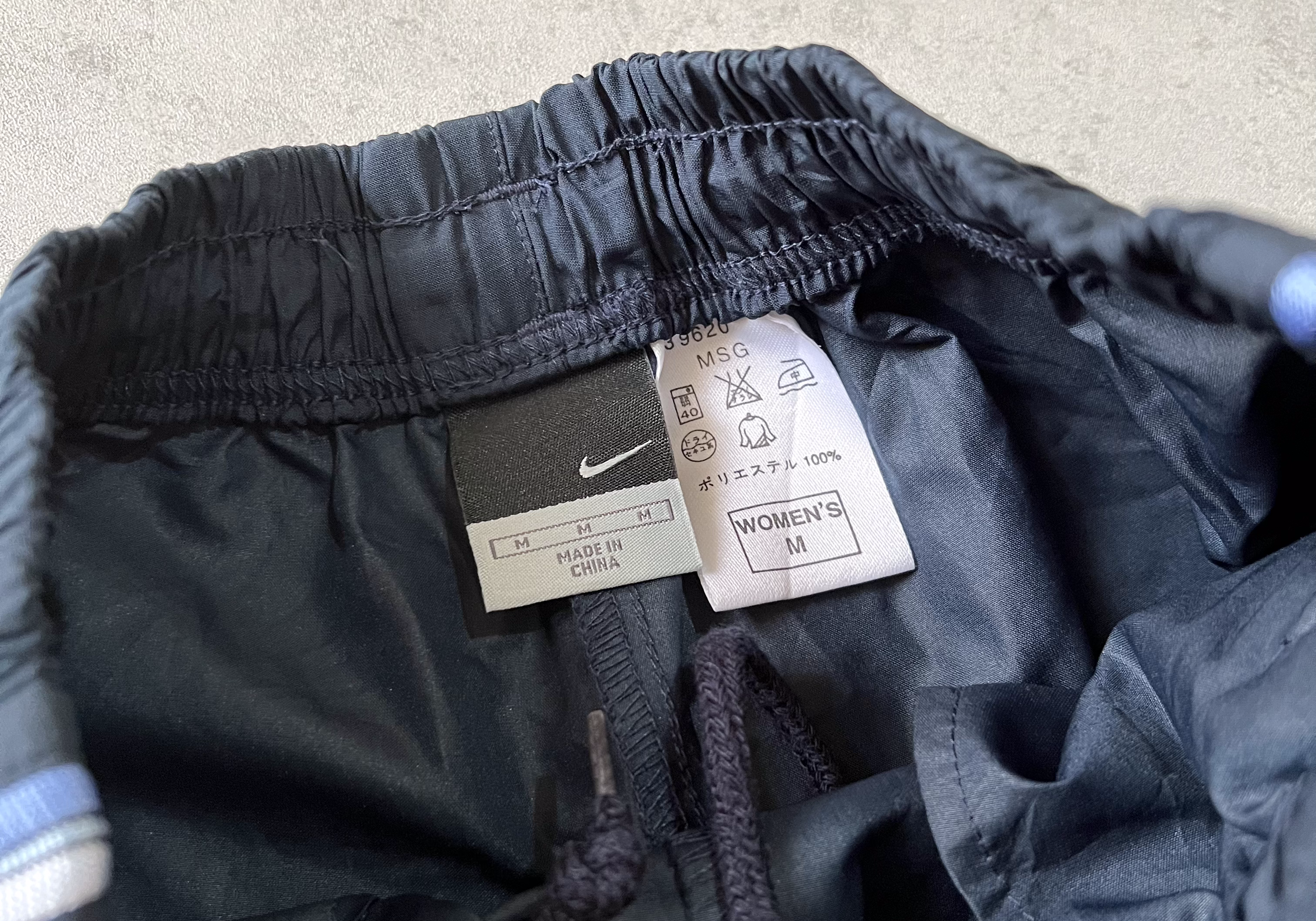 Nike 2000s trackpants (M)