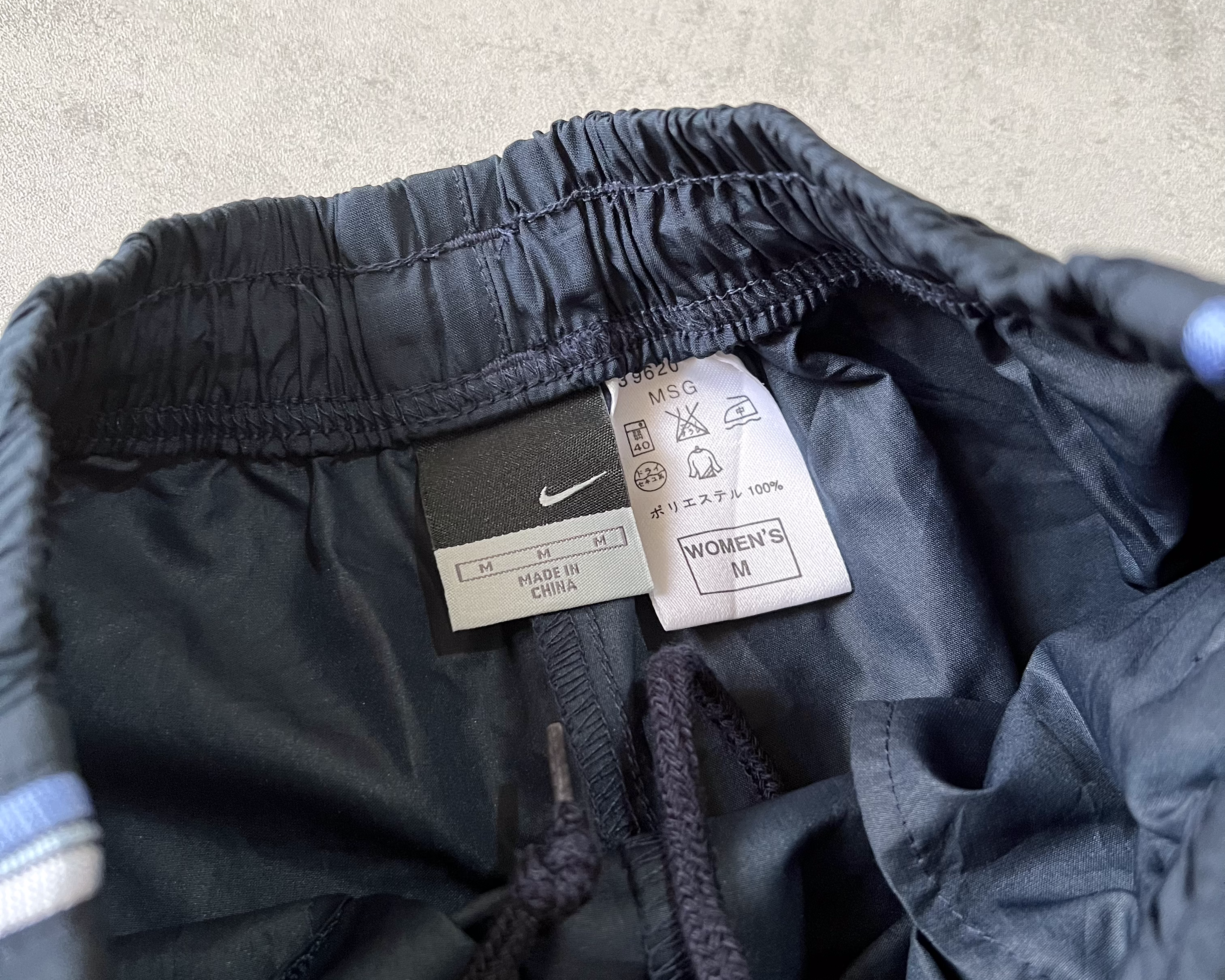 Nike 2000s track pants (M)