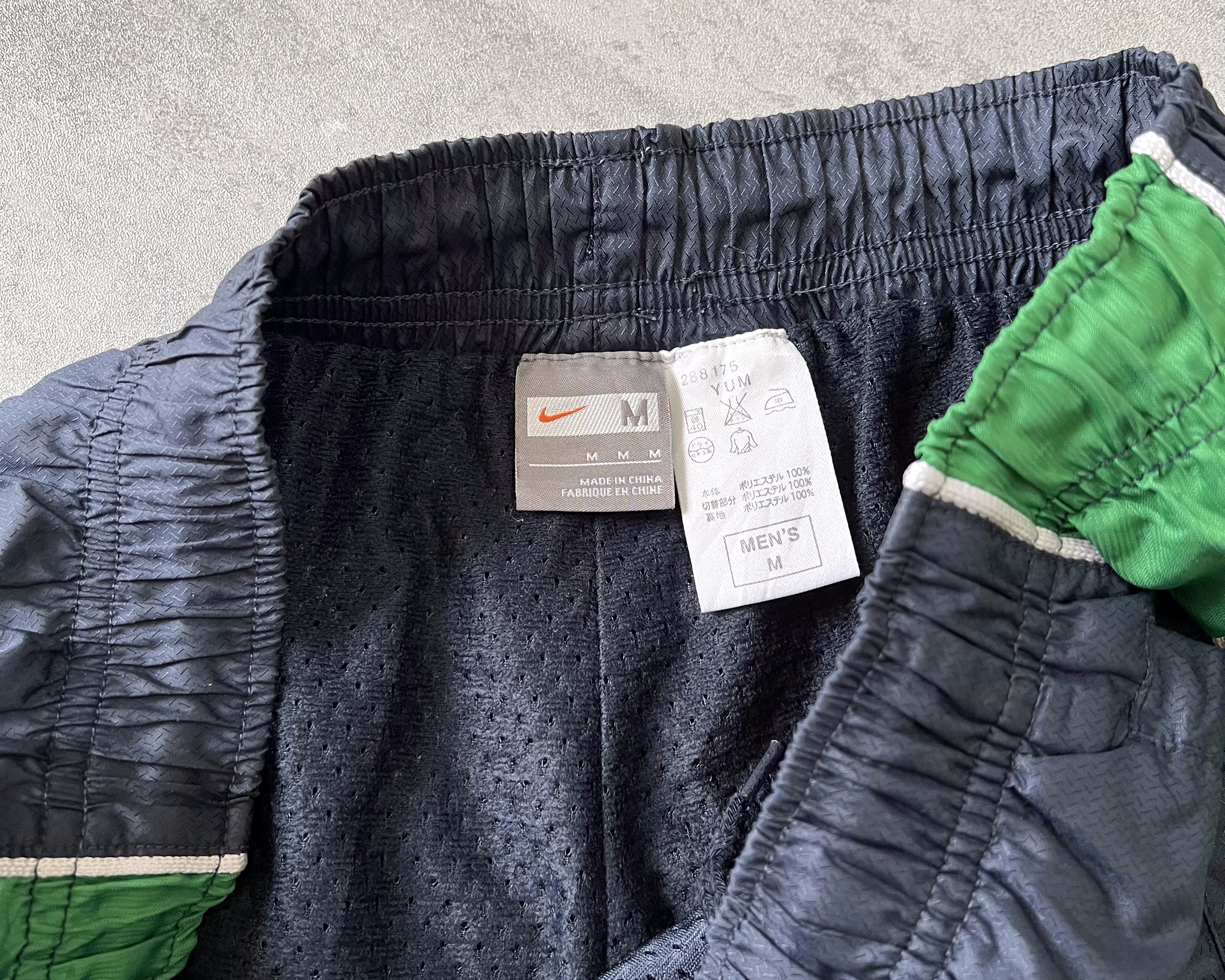 Nike 2000s track pants (M)
