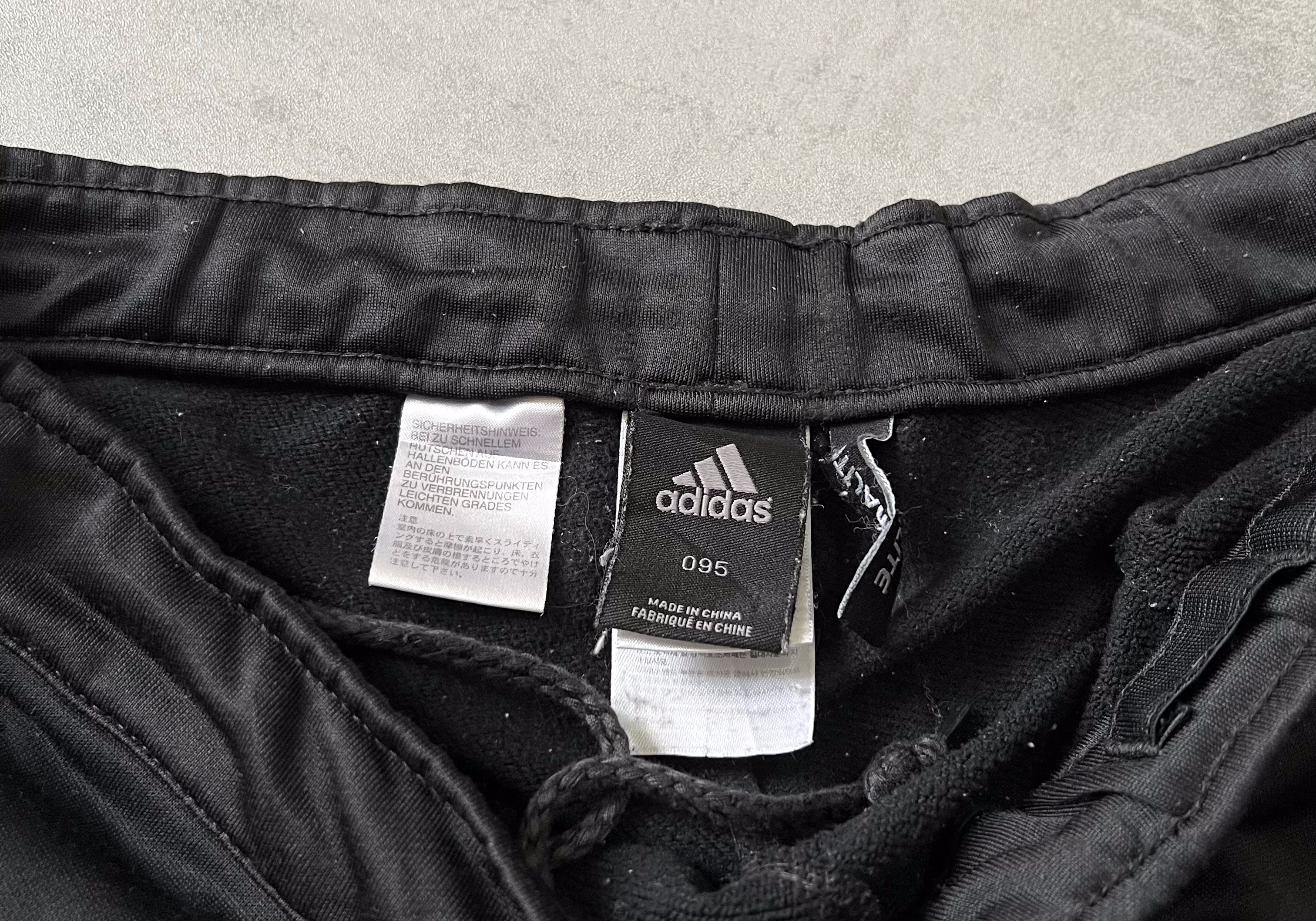 Adidas Real Madrid 2000s trackpants (L)