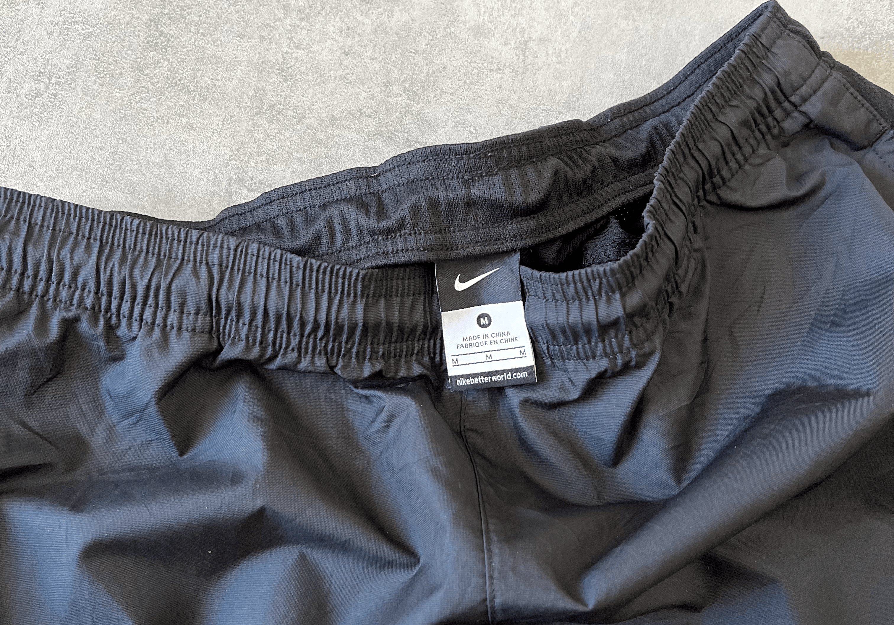 Nike 2000s trackpants (M)