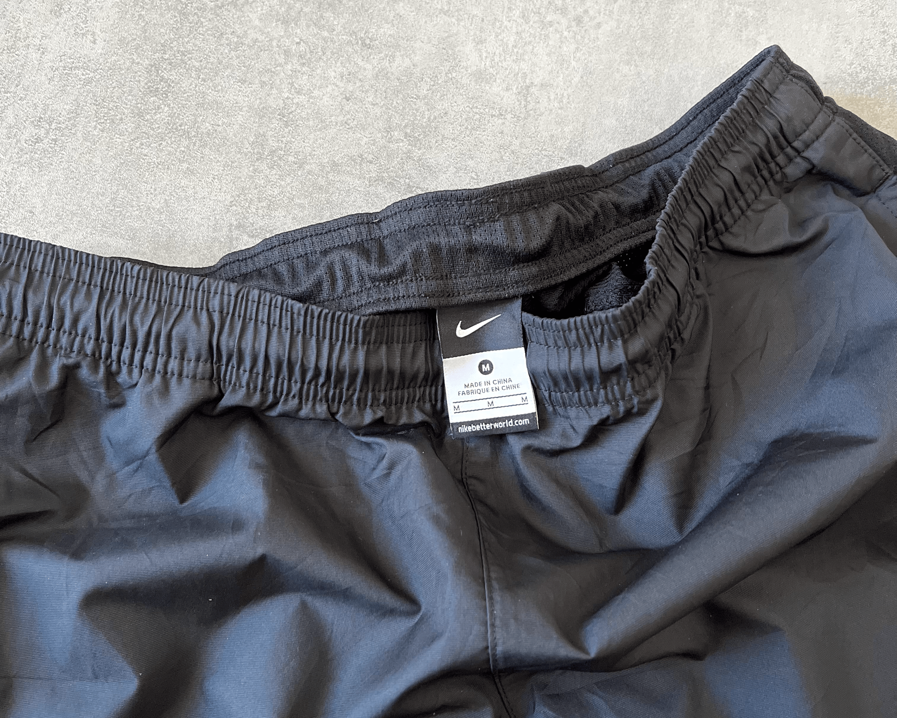 Nike 2000s trackpants (M)