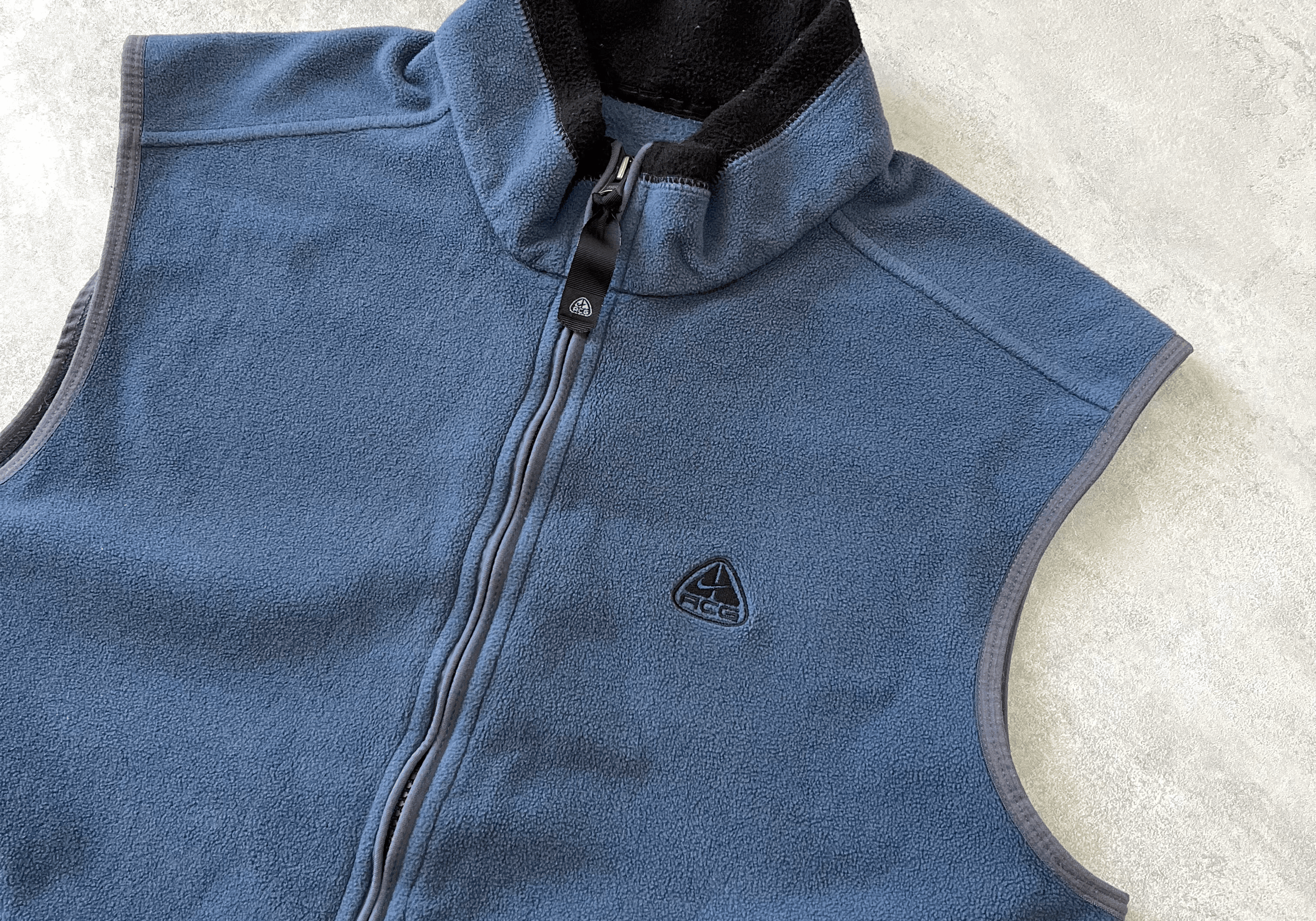 Nike ACG RARE 1990s heavyweight embroidered vest (L)