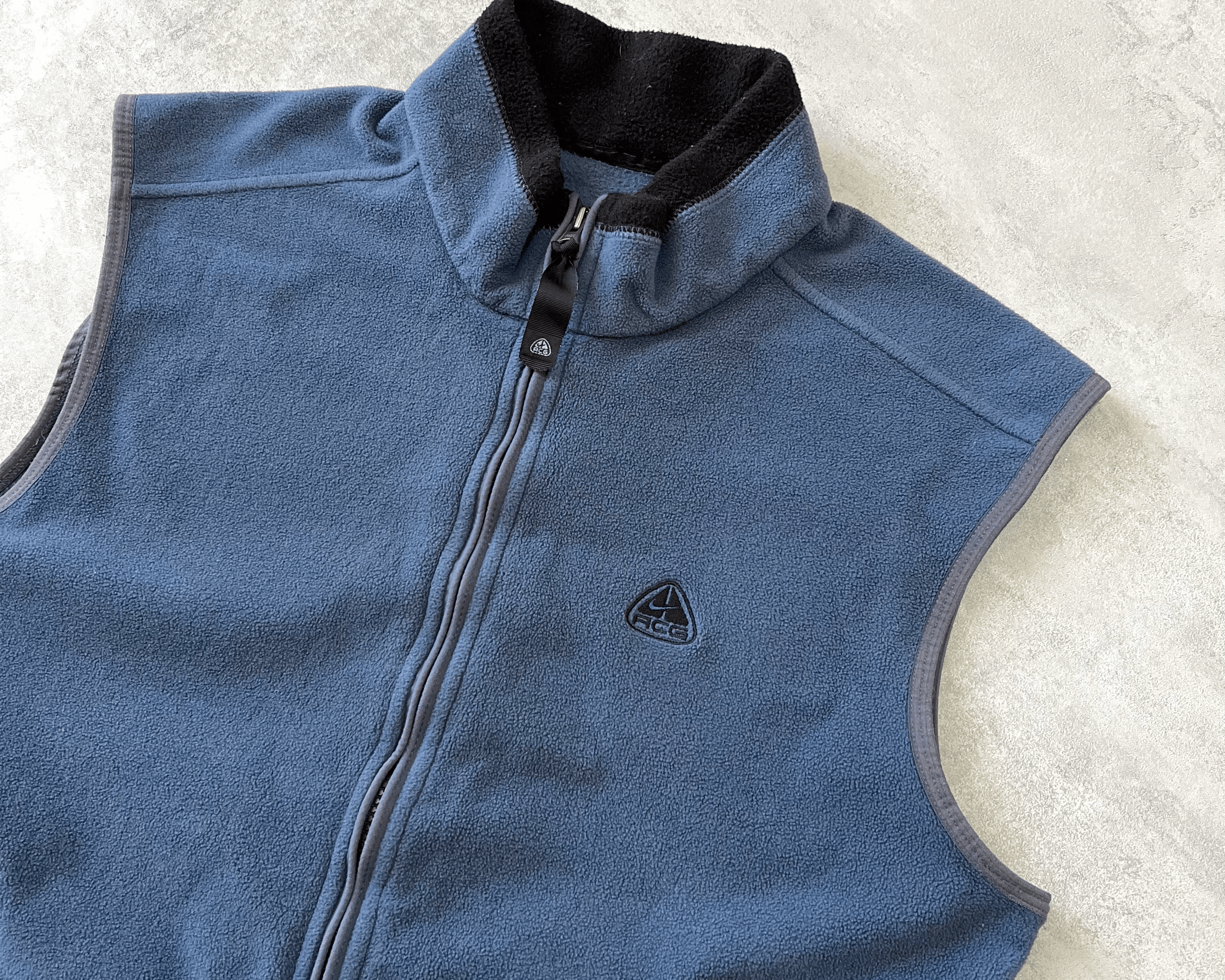 Nike ACG RARE 1990s heavyweight embroidered vest (L)
