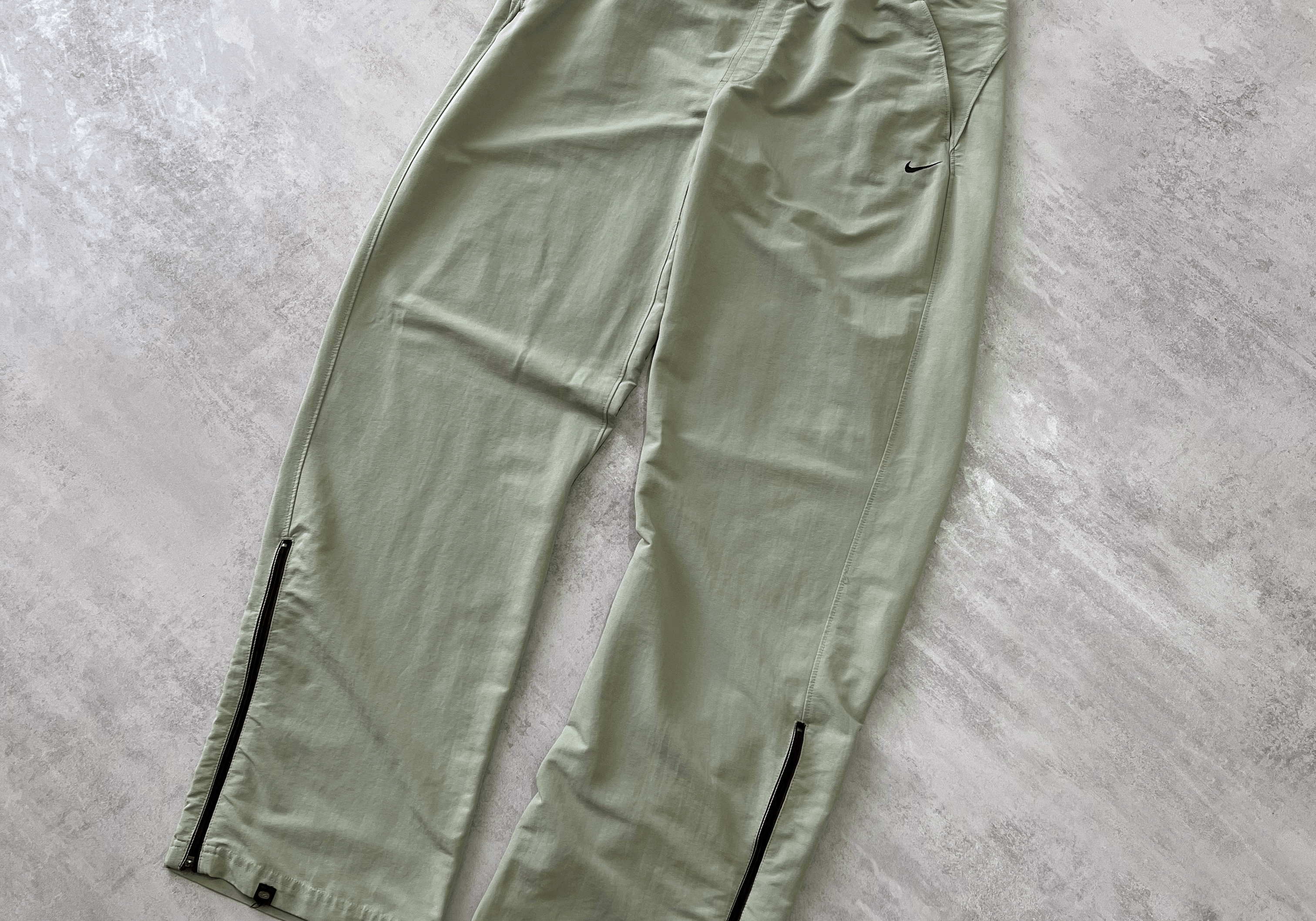 Nike RARE 2000s trackpants (M)