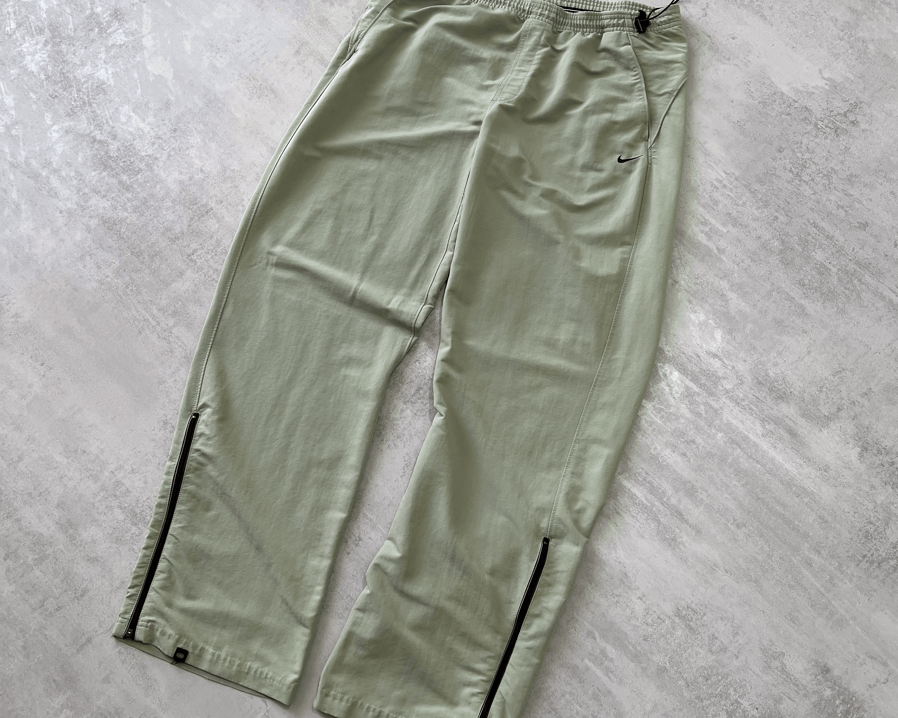 Nike RARE 2000s trackpants (M)