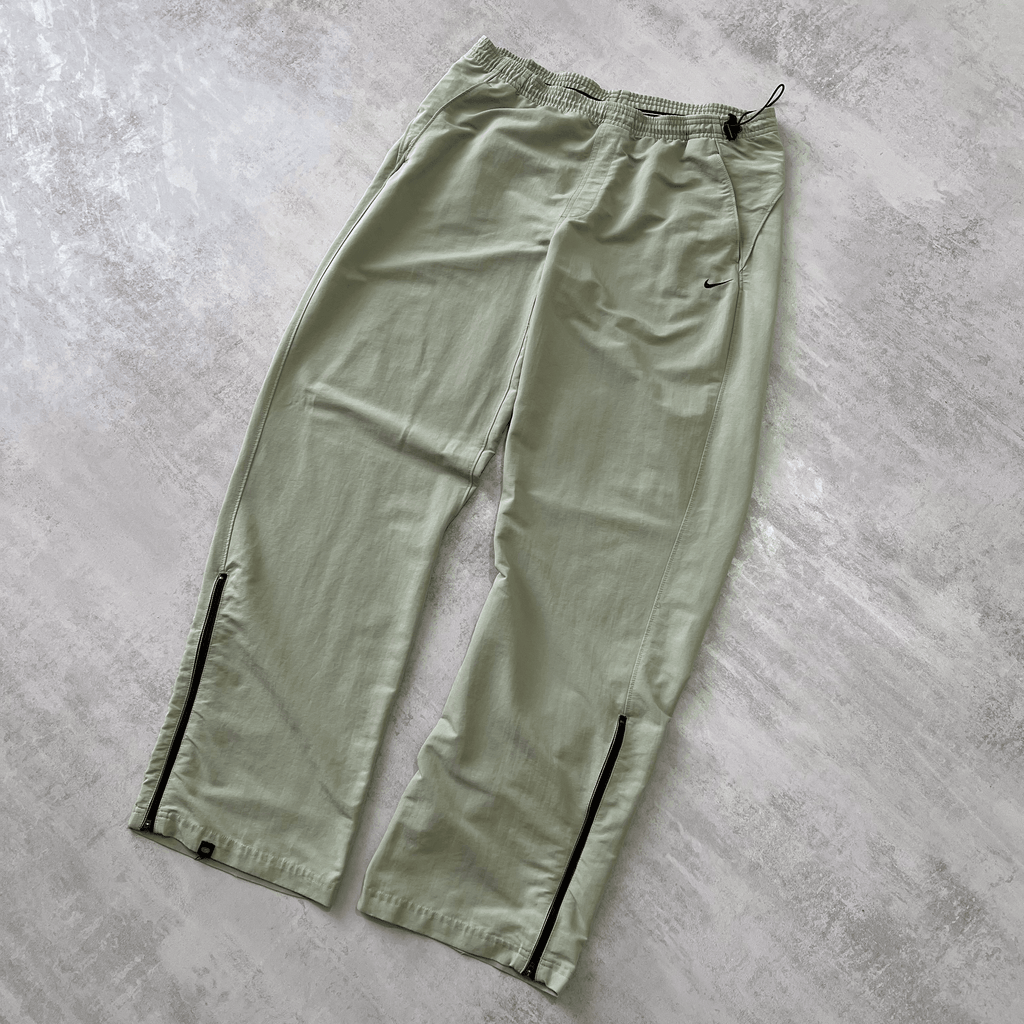 Nike RARE 2000s trackpants (M)