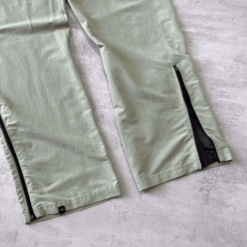 Nike RARE 2000s trackpants (M)