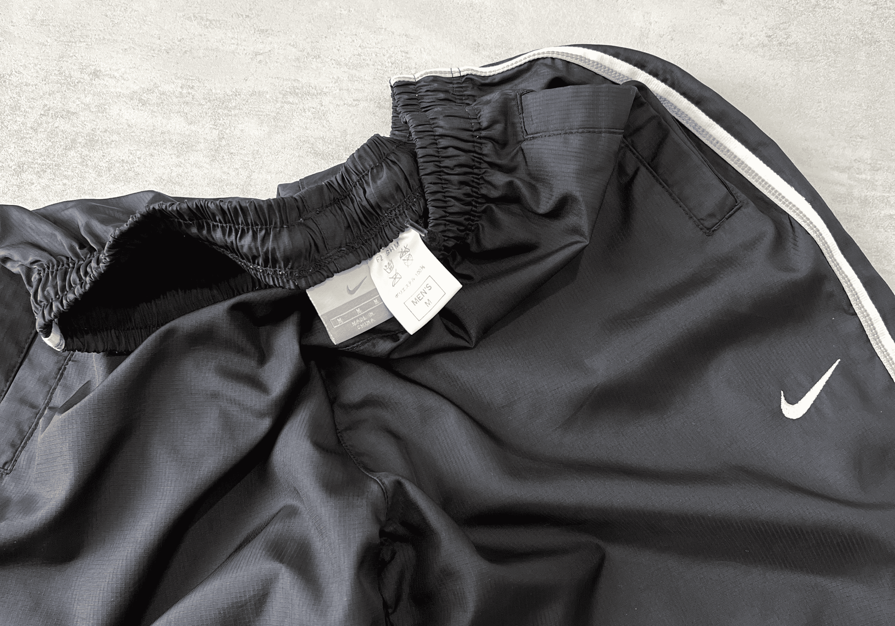 Nike 2000s trackpants (M)