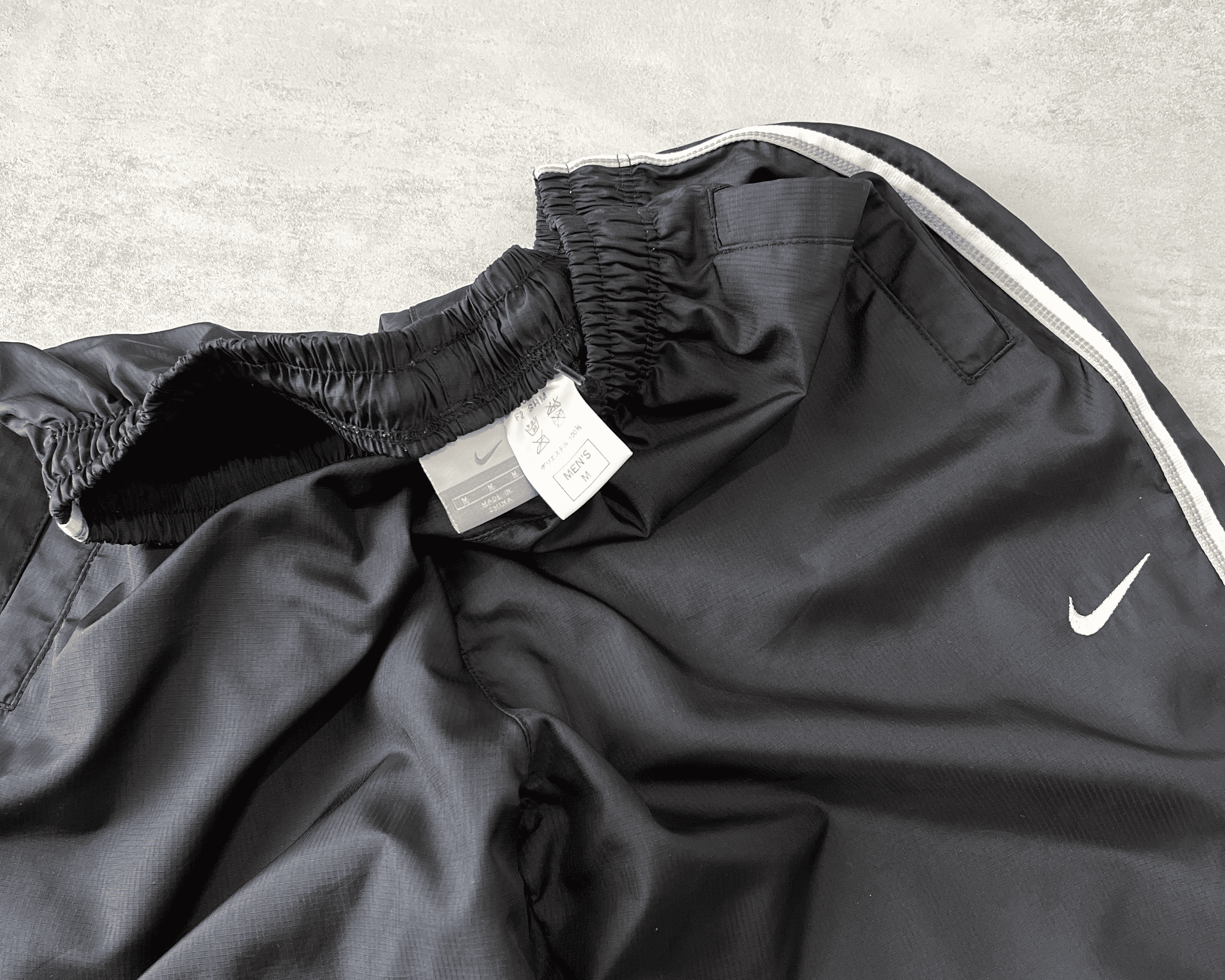 Nike 2000s trackpants (M)