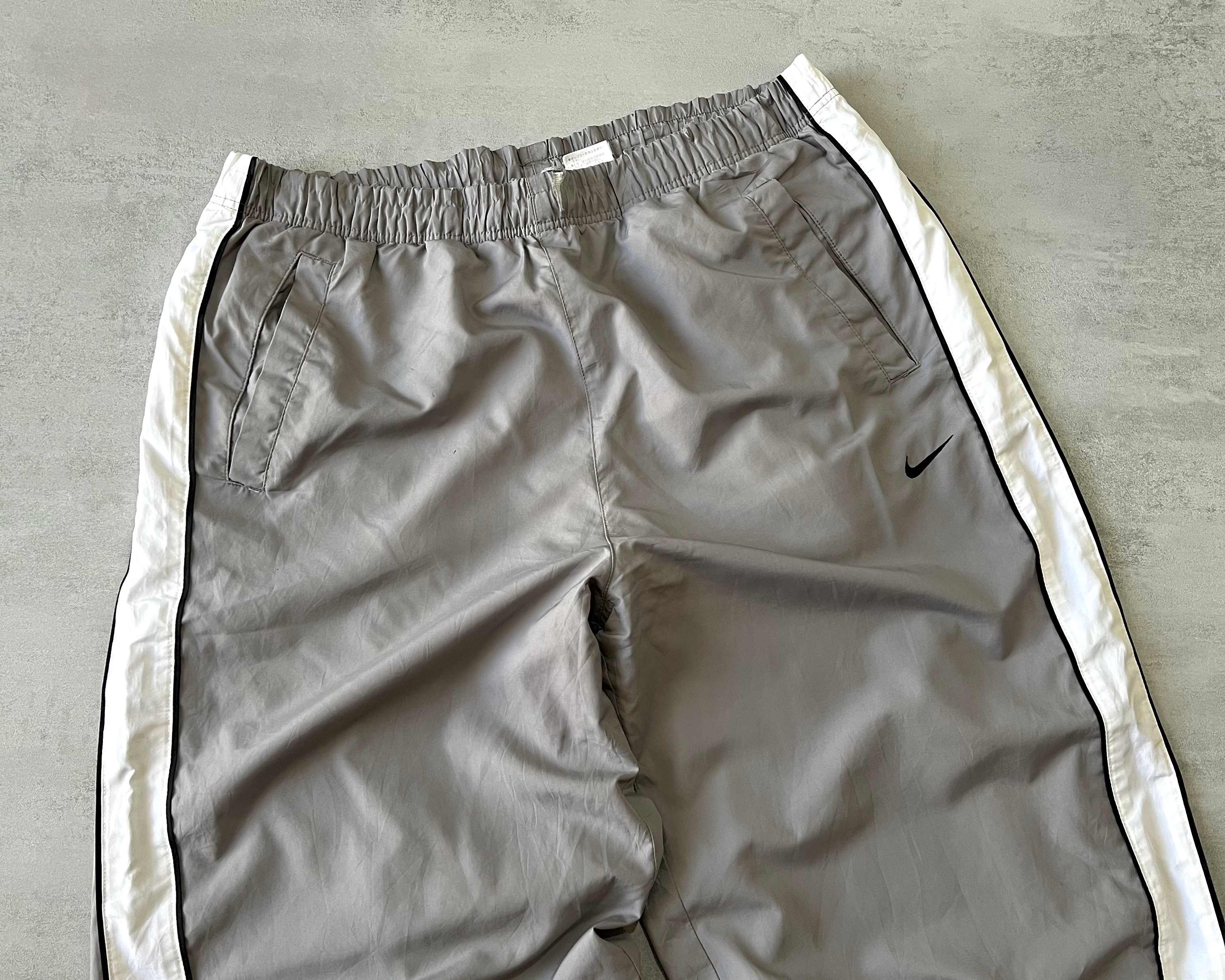 Nike RARE 2000s track pants (L)