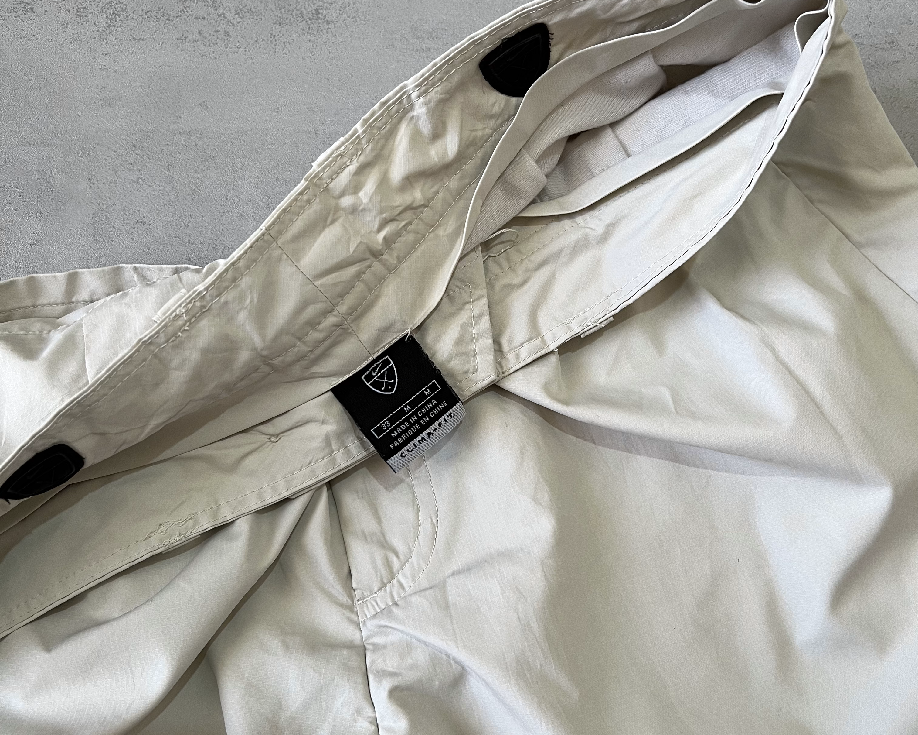 Nike RARE 2000s track pants (M)