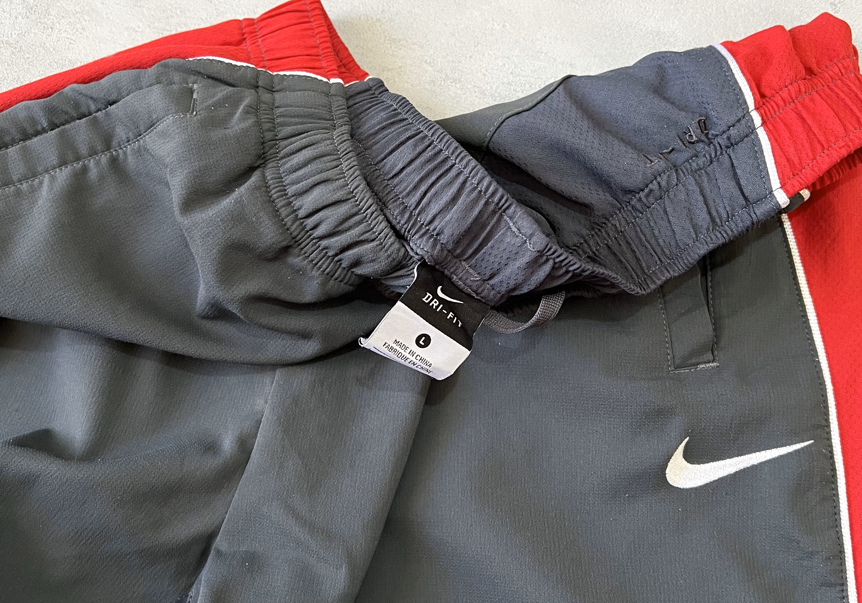 Nike 2000s trackpants (L)