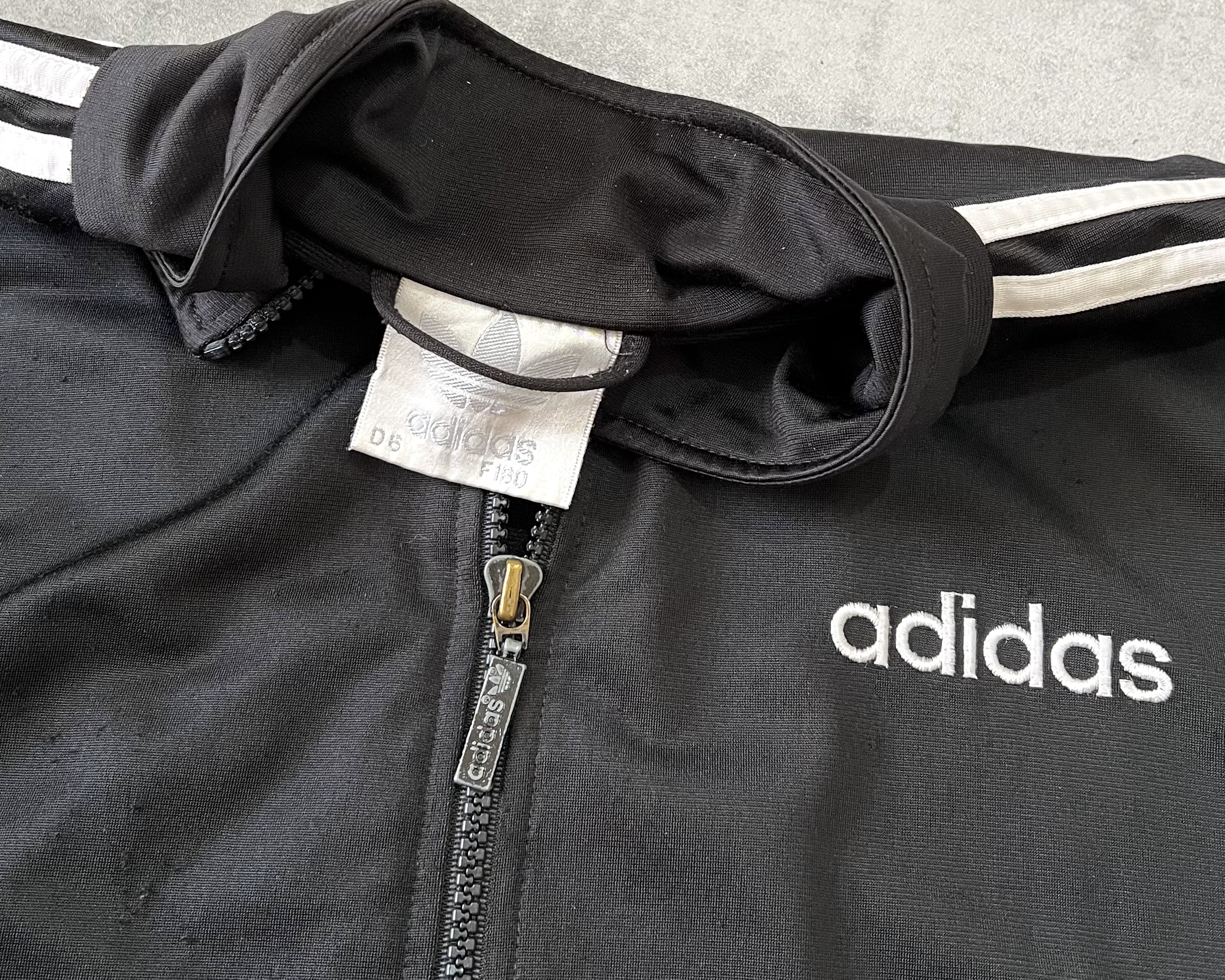 Adidas RARE 2000s jacket (L)