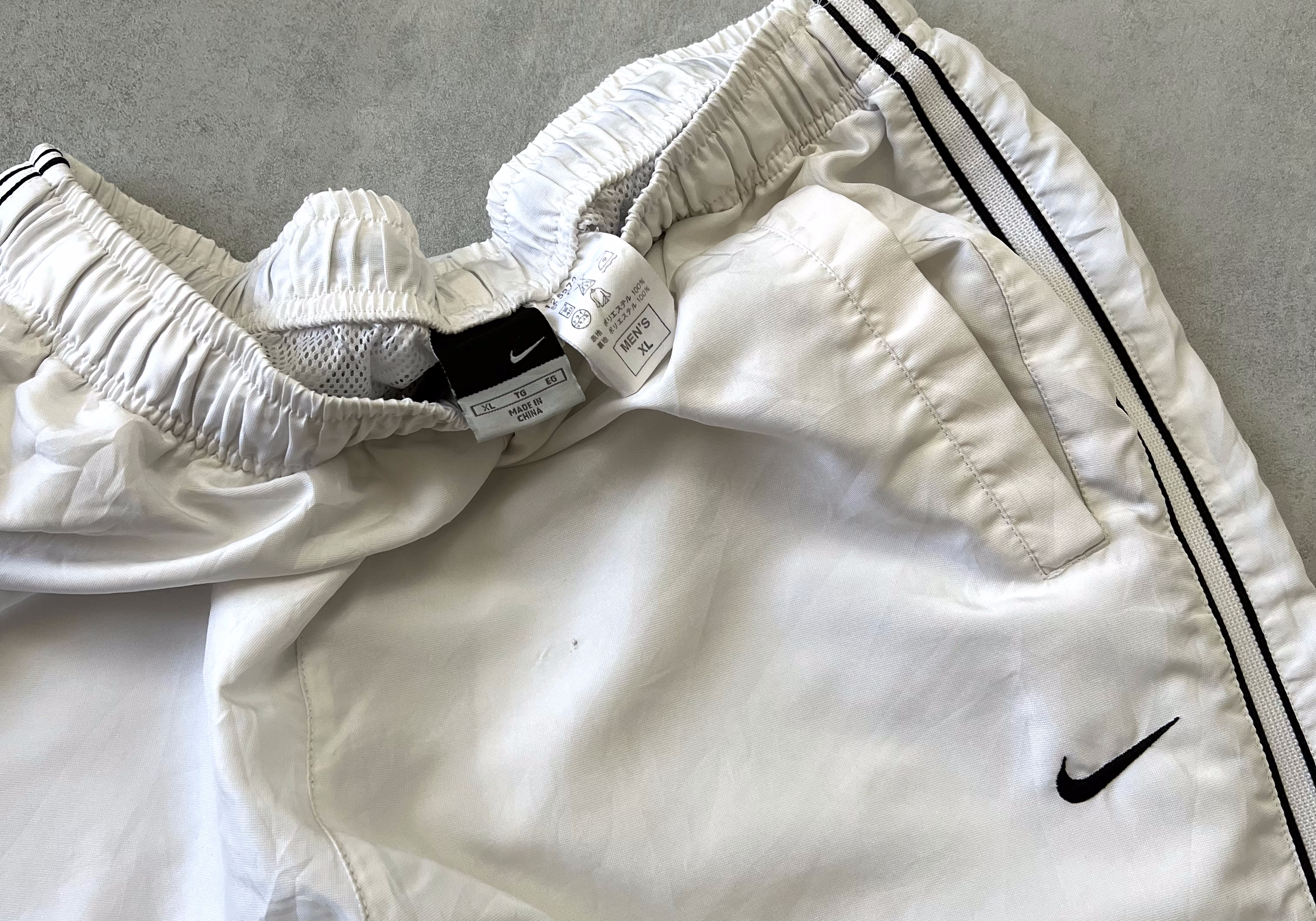 Nike RARE 2000s trackpants (L)