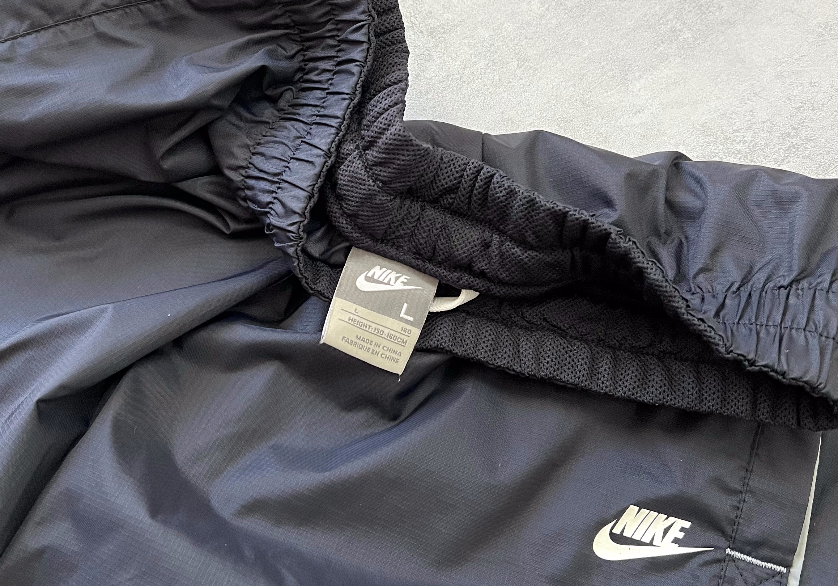 Nike 2000s trackpants (L)