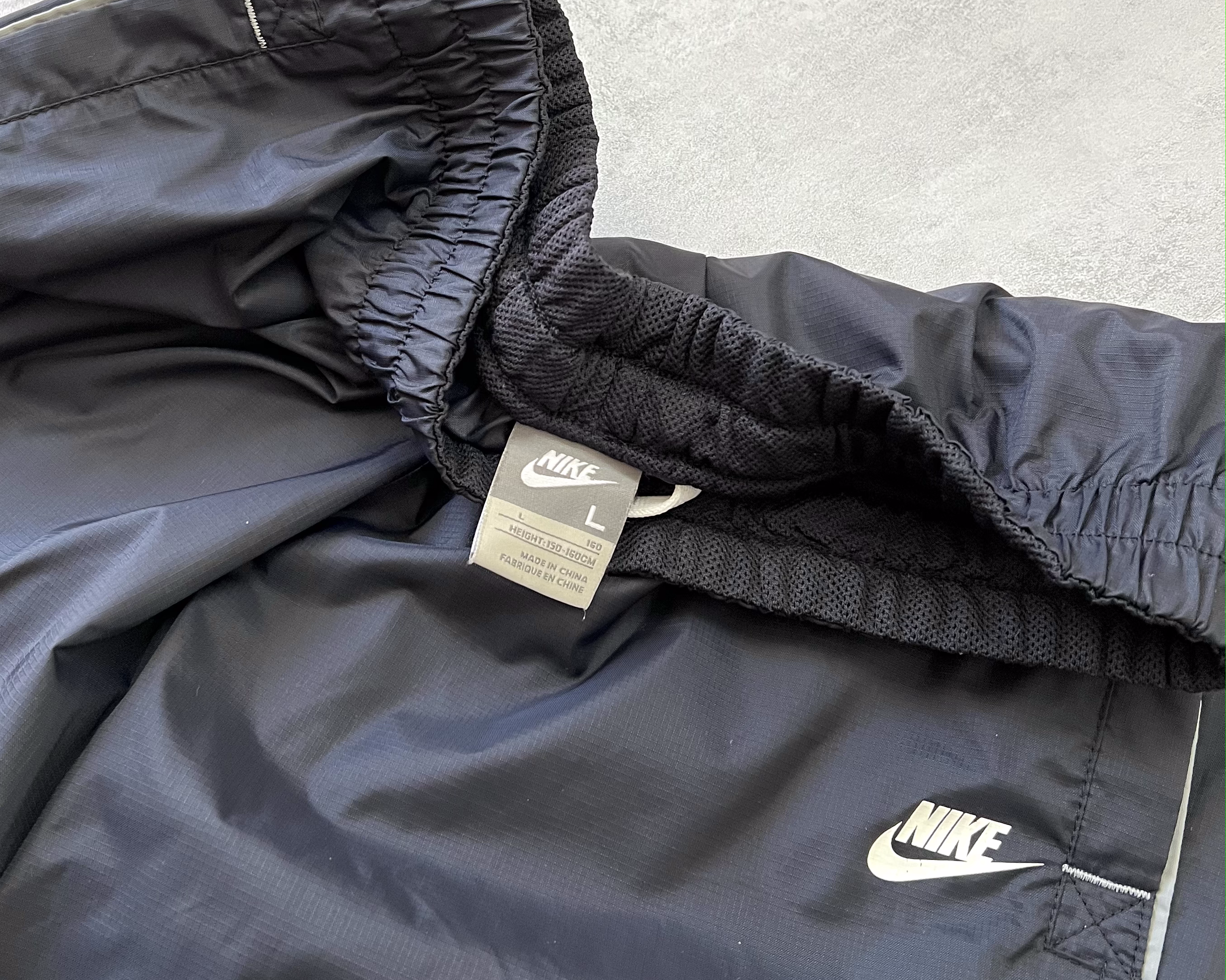 Nike 2000s trackpants (L)