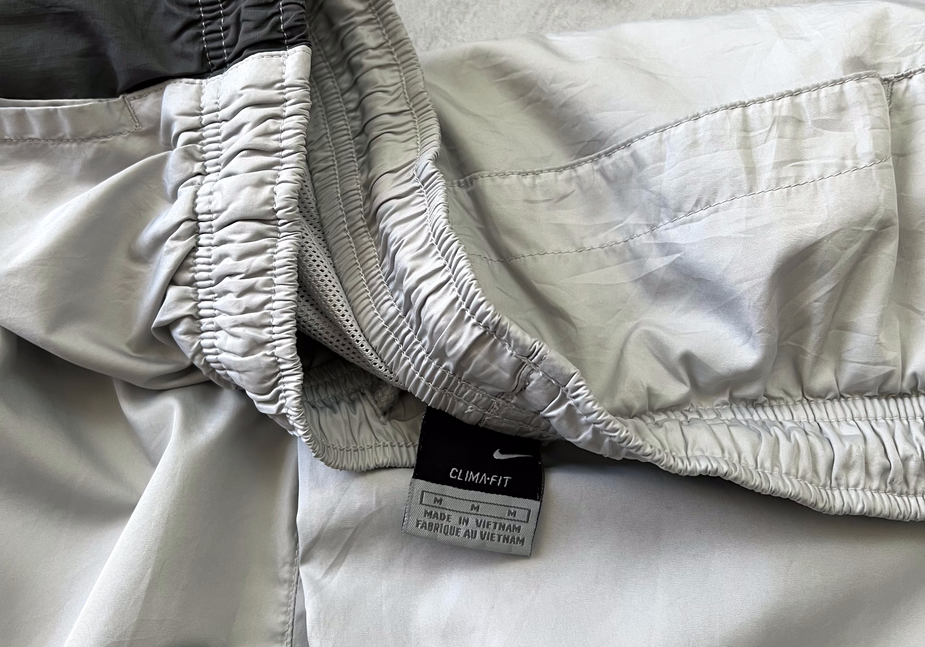 Nike RARE 2000s trackpants (M)