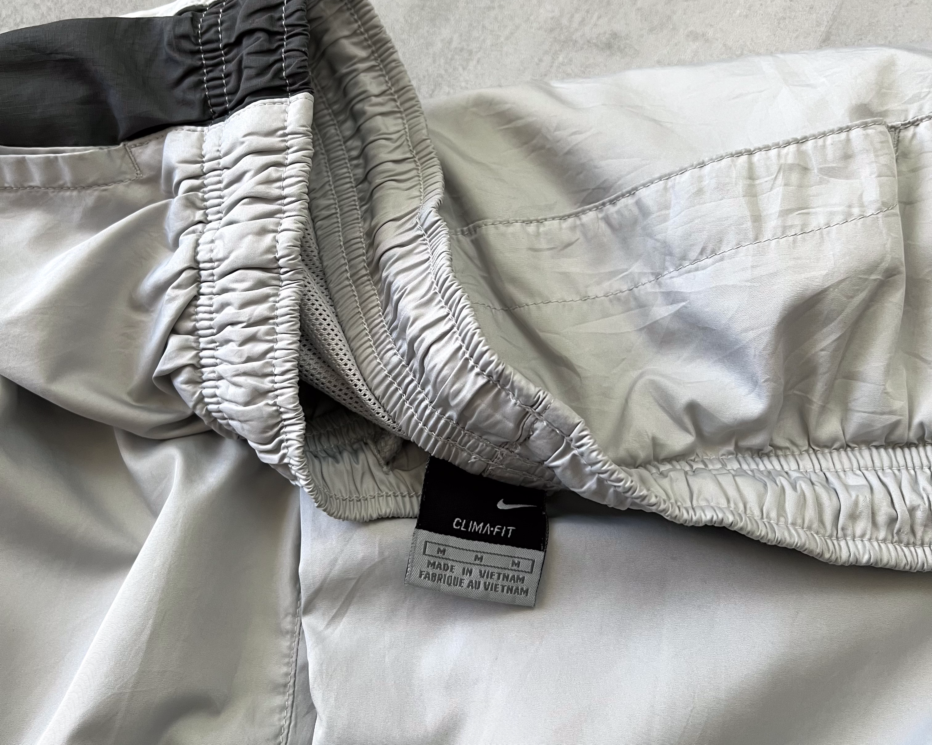 Nike RARE 2000s trackpants (M)