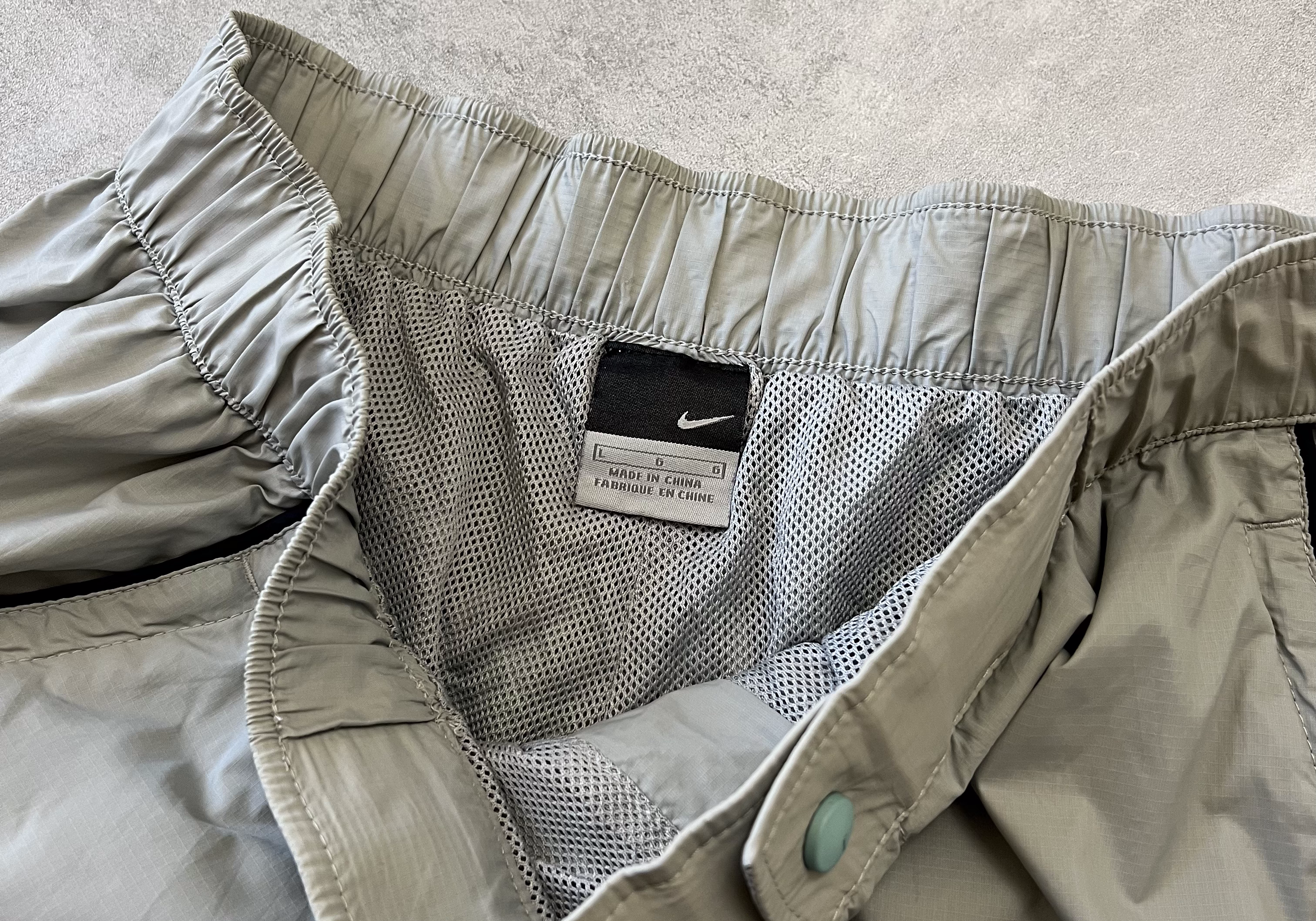 Nike 2000s trackpants (L)