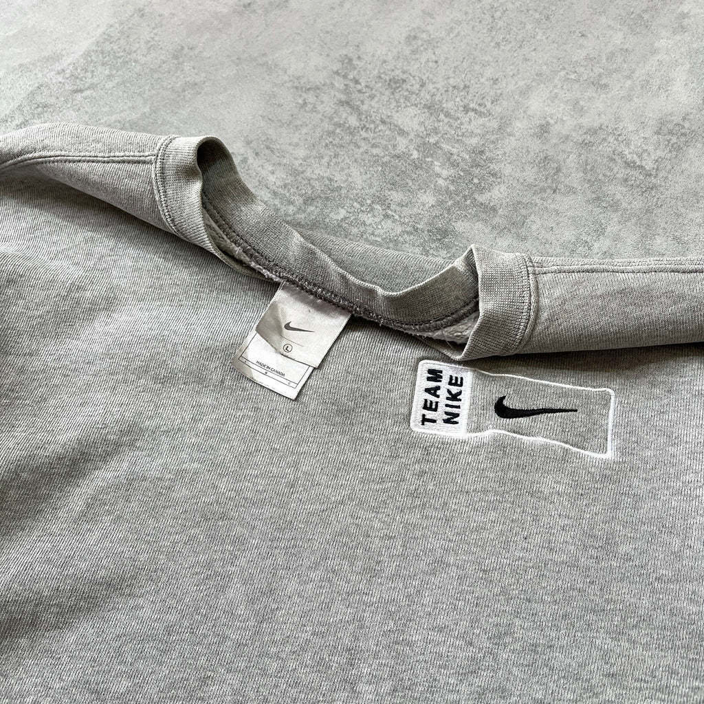 Nike 2000s heavyweight embroidered sweatshirt (M)