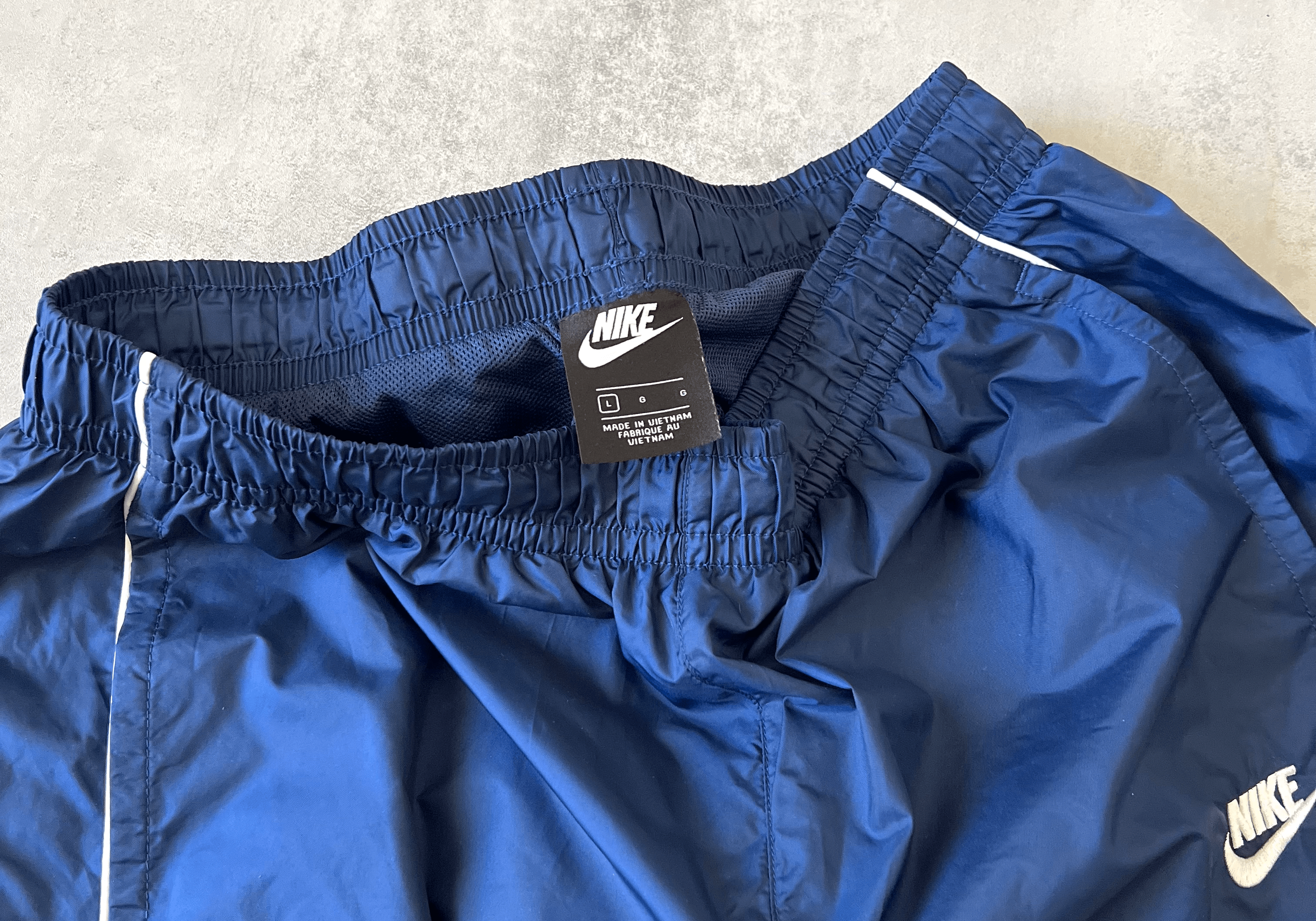 Nike 2000s trackpants (L)