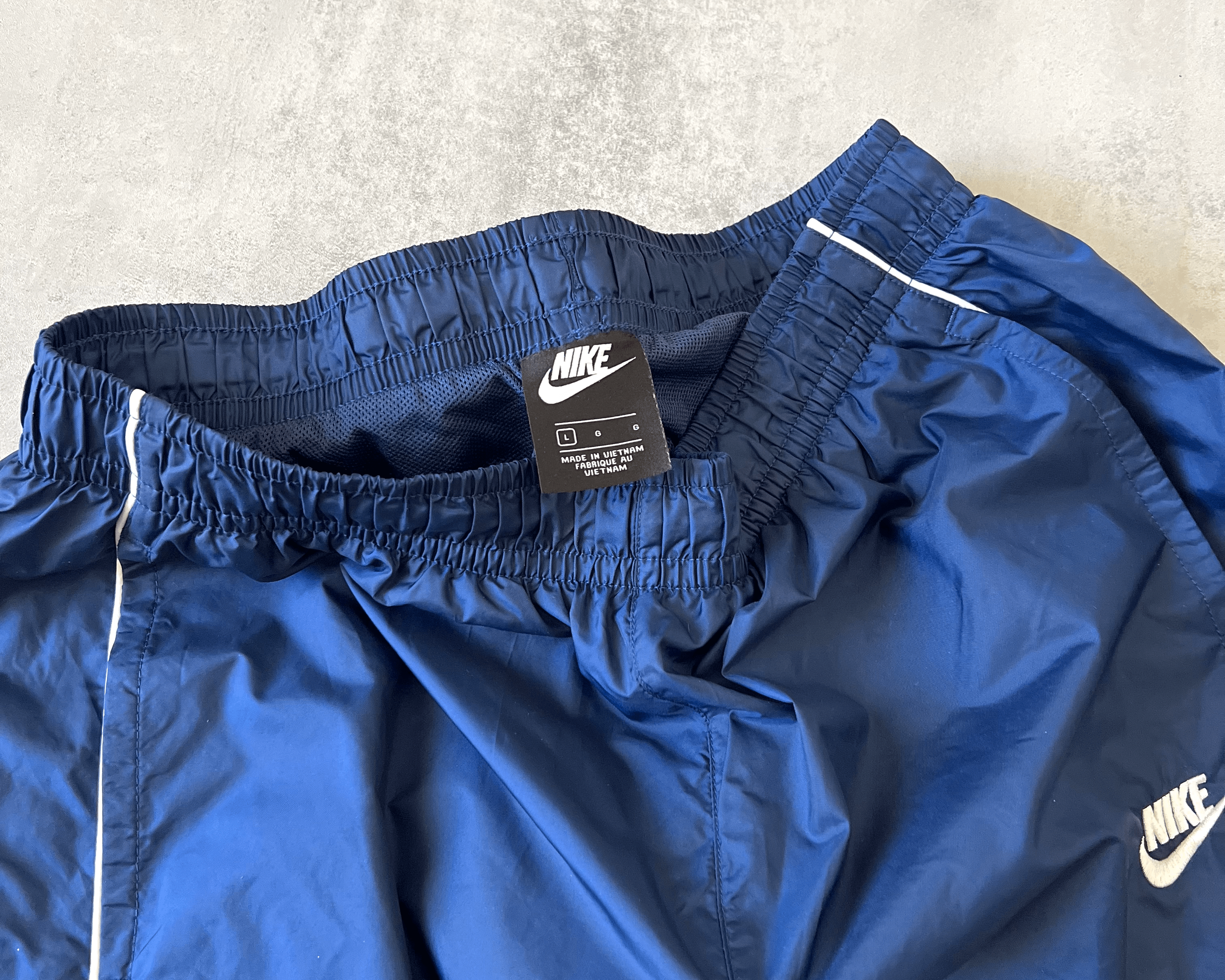 Nike 2000s trackpants (L)
