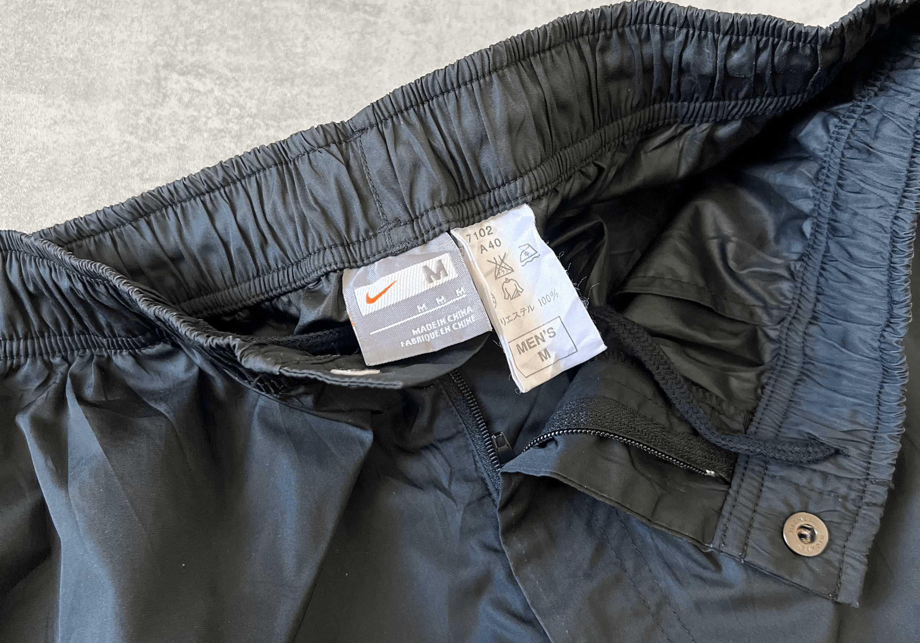 Nike 2000s trackpants (M)